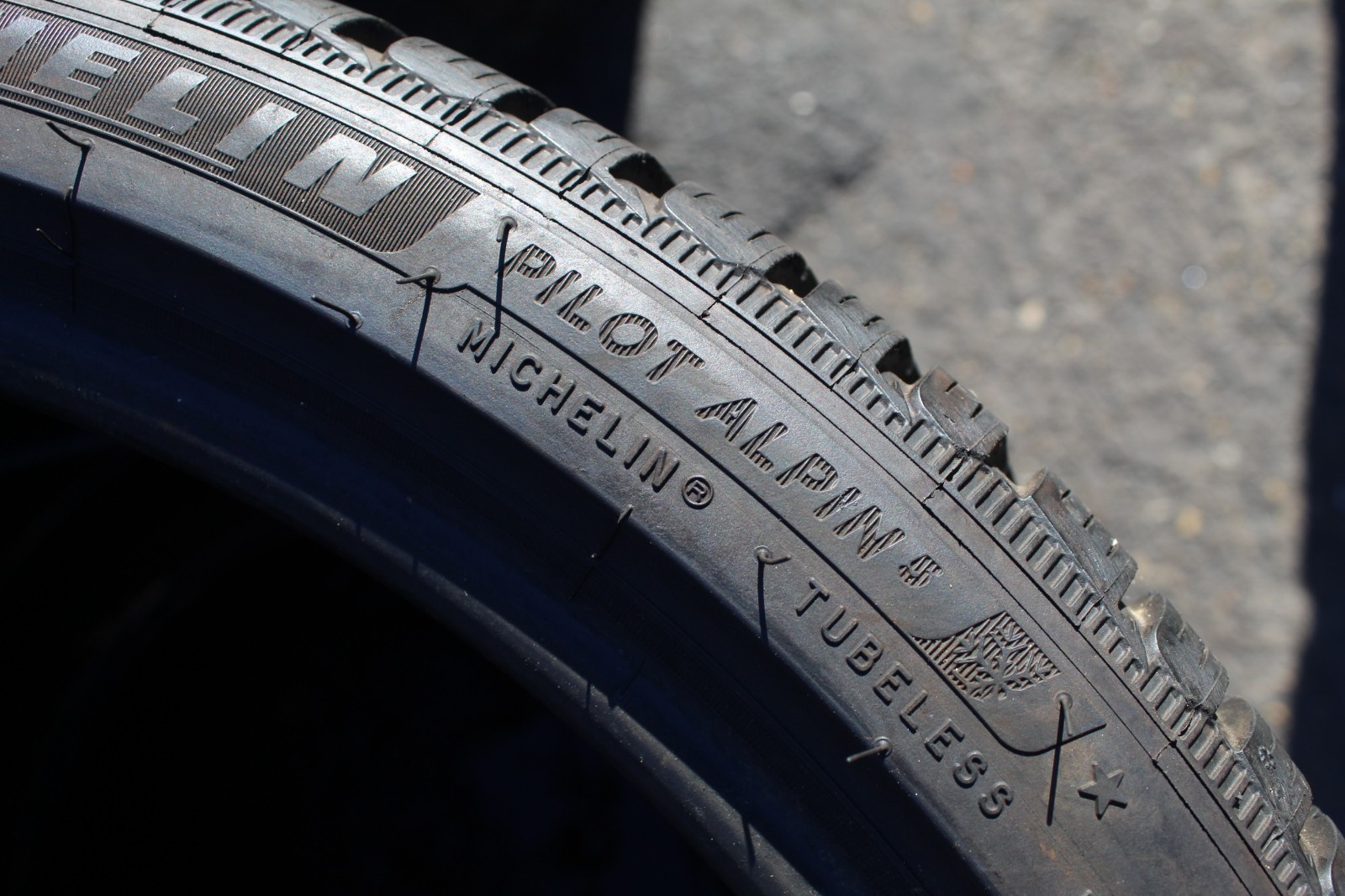 285 30 20 Michelin, Winter, XL, M+S, 99V, x2 A Pair 6.5mm (F1_tyres) L3848
