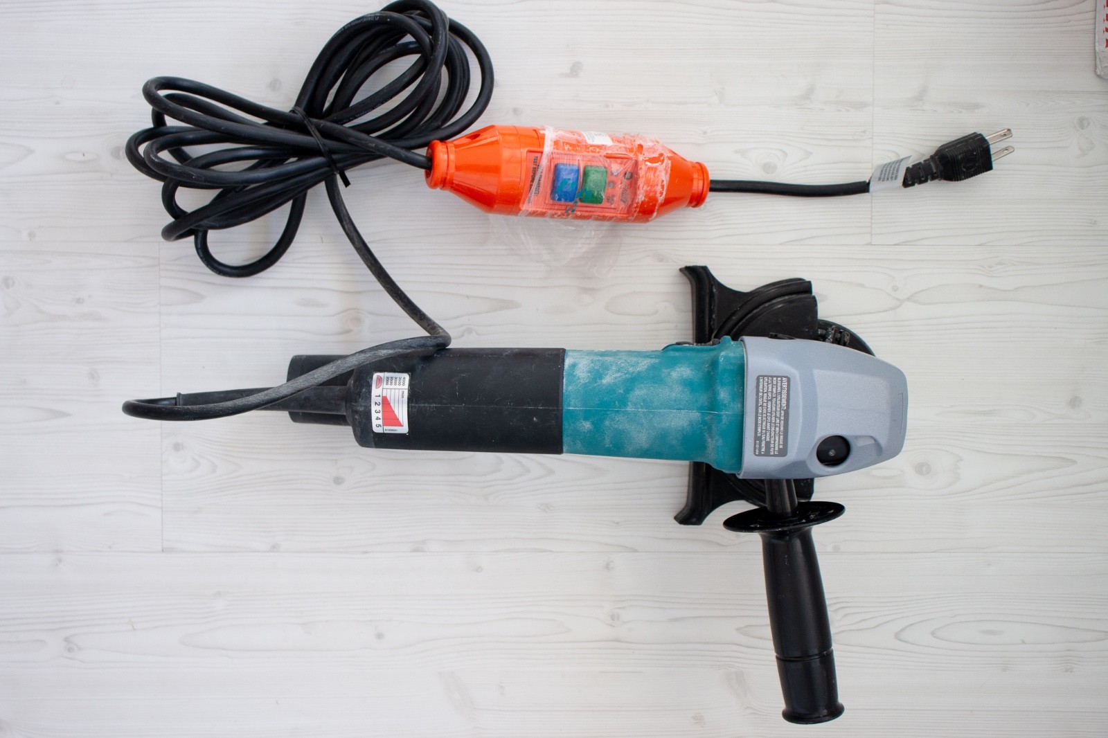 Makita PW5001C 4-Inch 7.9 Amp Hook and Loop Electronic Wet Stone Polisher