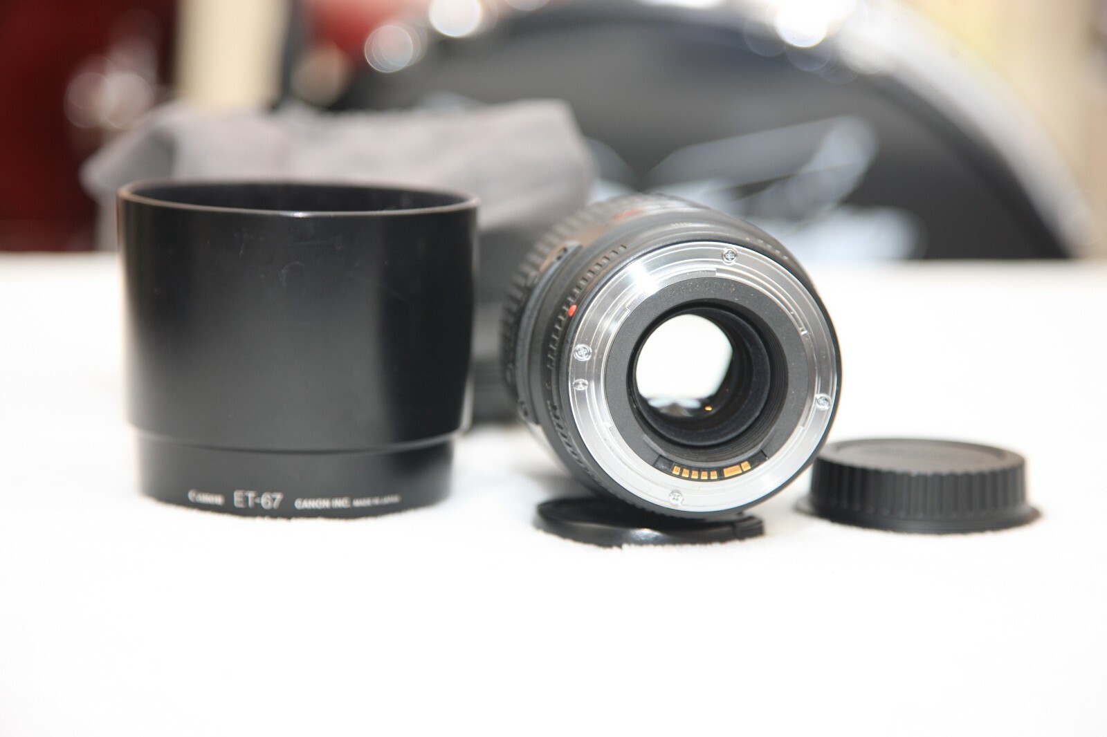 Canon EF 100mm f/2.8 USM Macro Autofocus Lens Mint and excellent  Condition