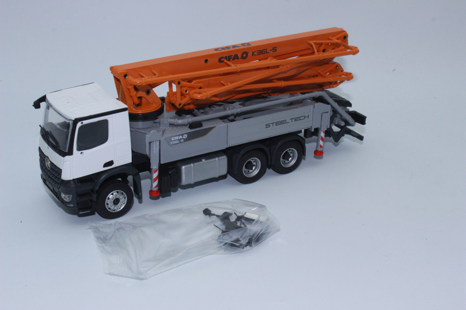 Conrad 1/50 ベンツアクトロス コンクリート ポンプ車 1/50 conrad メルセデスベンツ アロクス コンクリートポンプ車