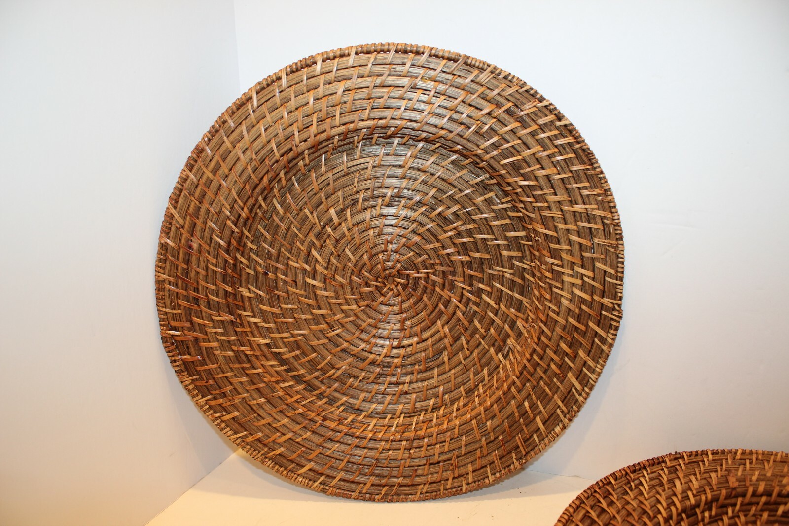 Nice Set of 4 Brown Woven Rattan Wicker Round Dinner Plate Chargers Holders