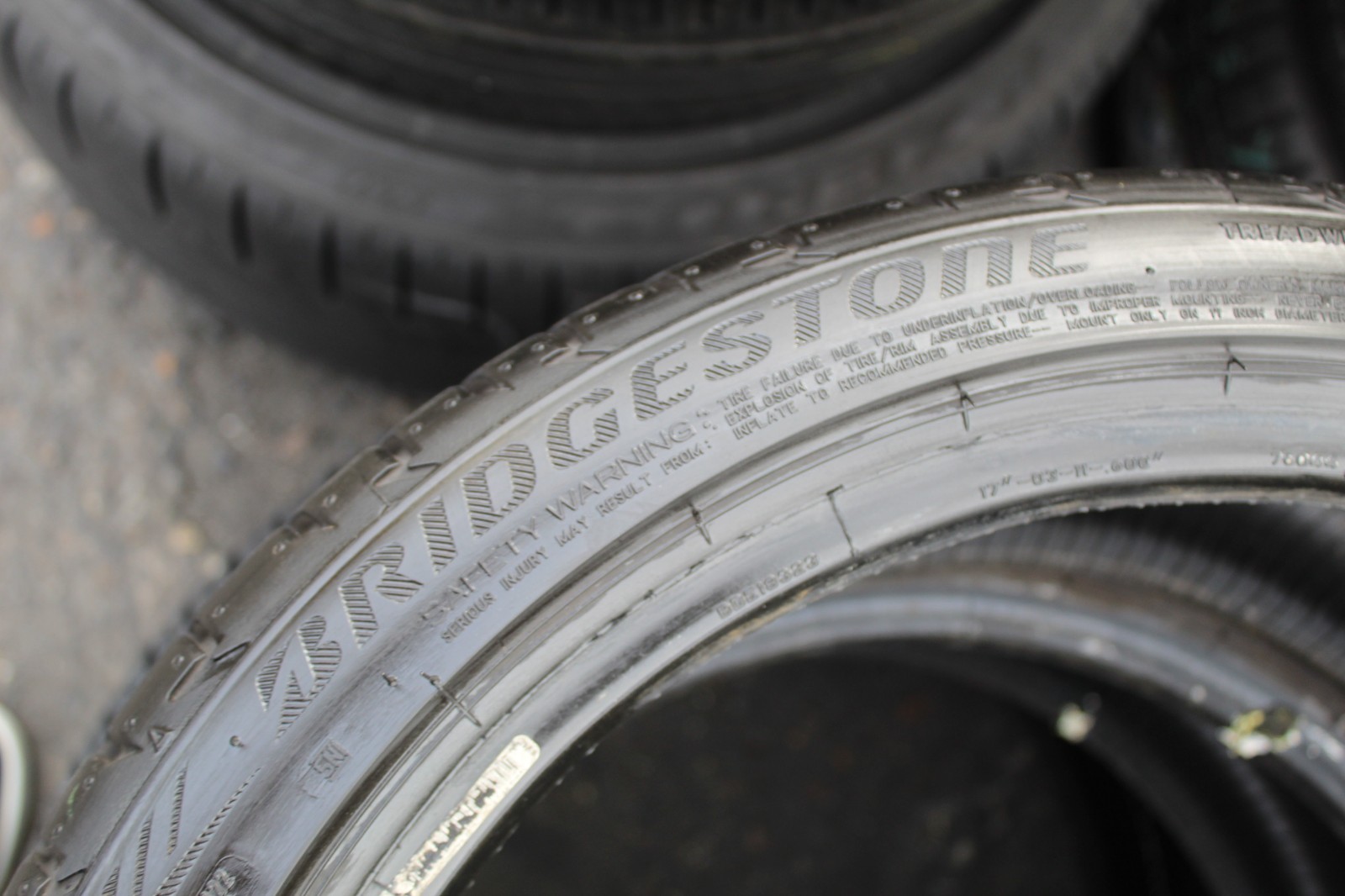 215 40 17 Bridgestone, Potenza S001, AO, XL 87W x2 A Pair 7.5mm (F1_tyres) L3932