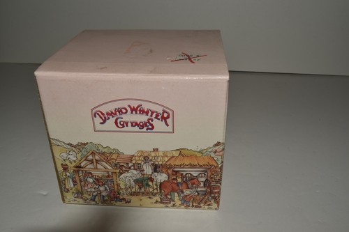 DAVID WINTER COTTAGES - SUFFOLK  COTTAGE W/ ORIGINAL  BOX & COA (EQX38)