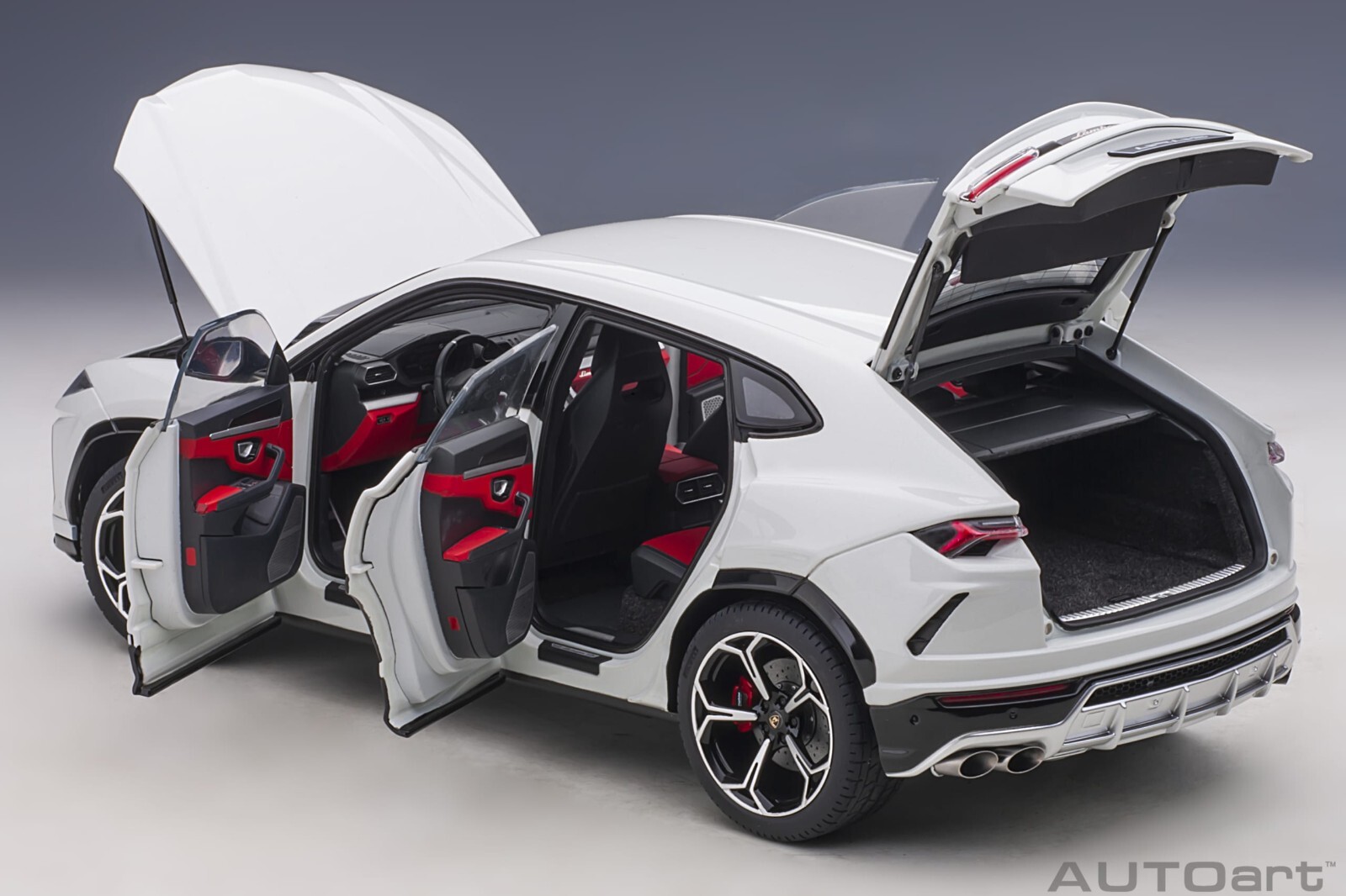 1/18 Lamborghini Urus Bianco Icarus Metallic White Model Car