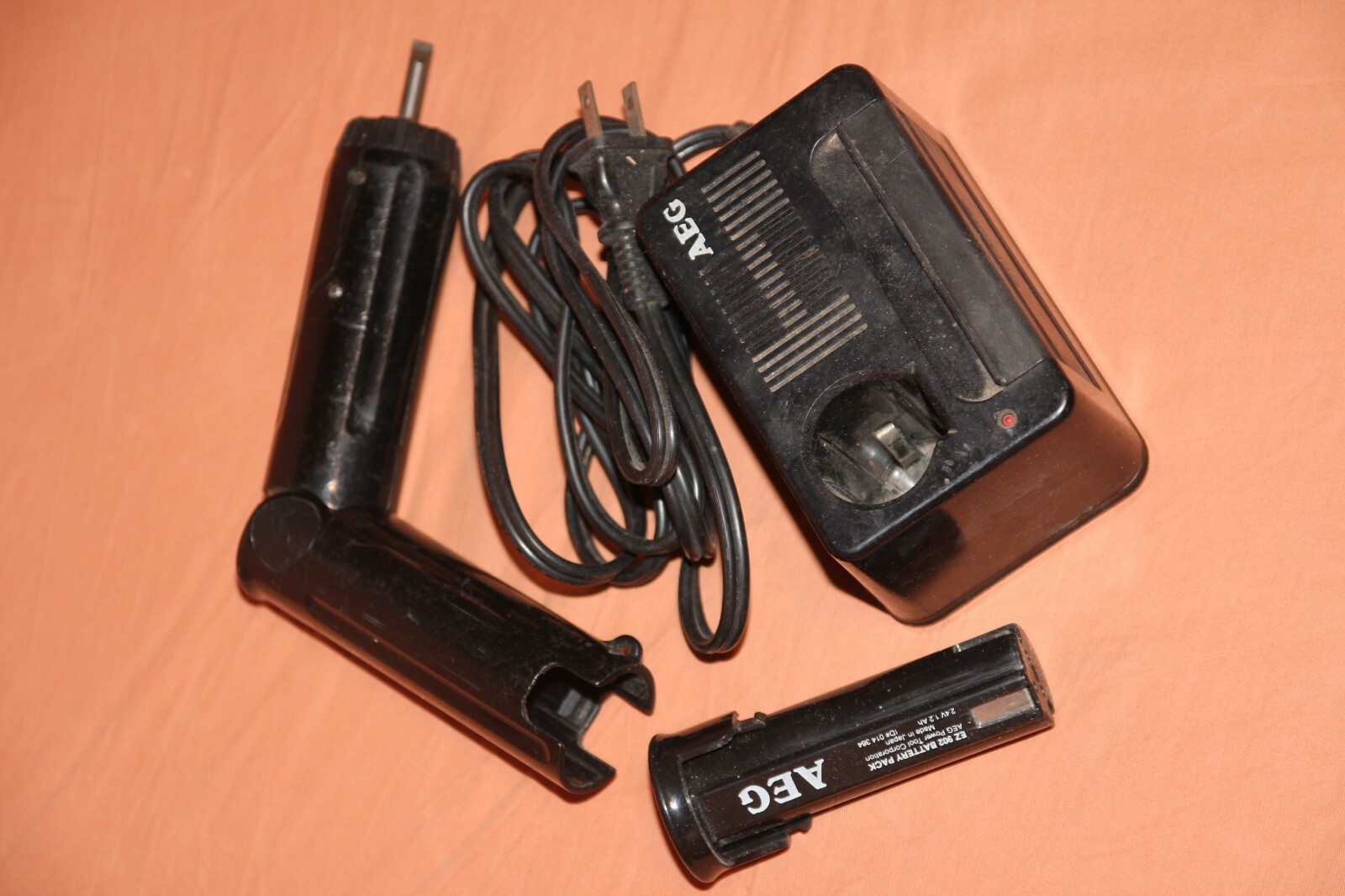 AEG POWER TOOL MODEL RE502 BATTERY CHARGER