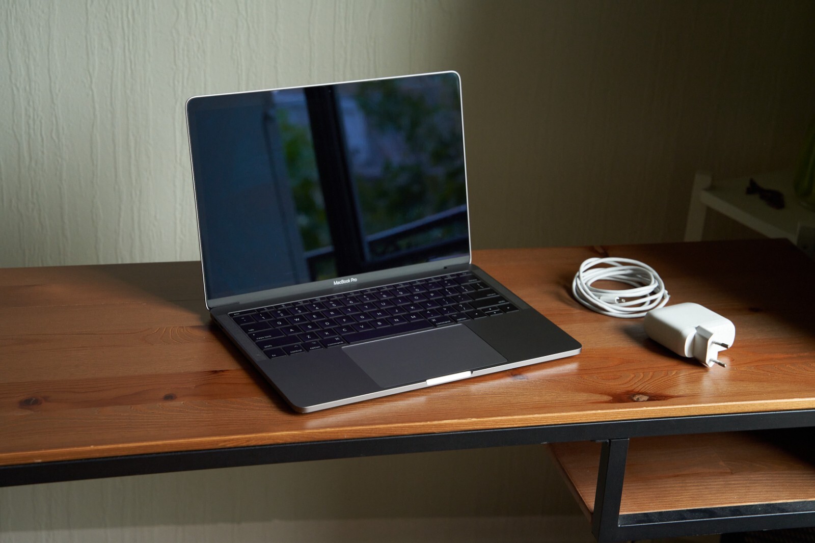 MacBook本体 Mac Book Pro 13-inch 2017 iCore7 512GB MacBook Pro (13-inch, 2017, Two Thunderbolt 3 ports