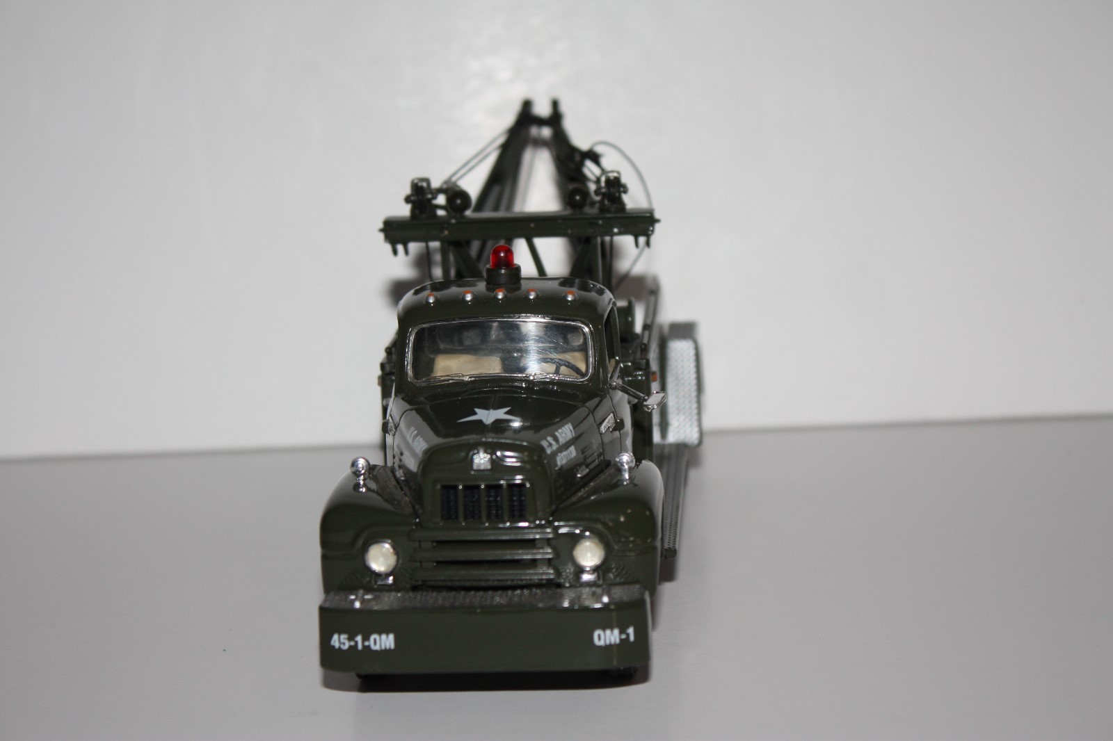 VINTAGE CAST IRON ARMY TOW TRUCK