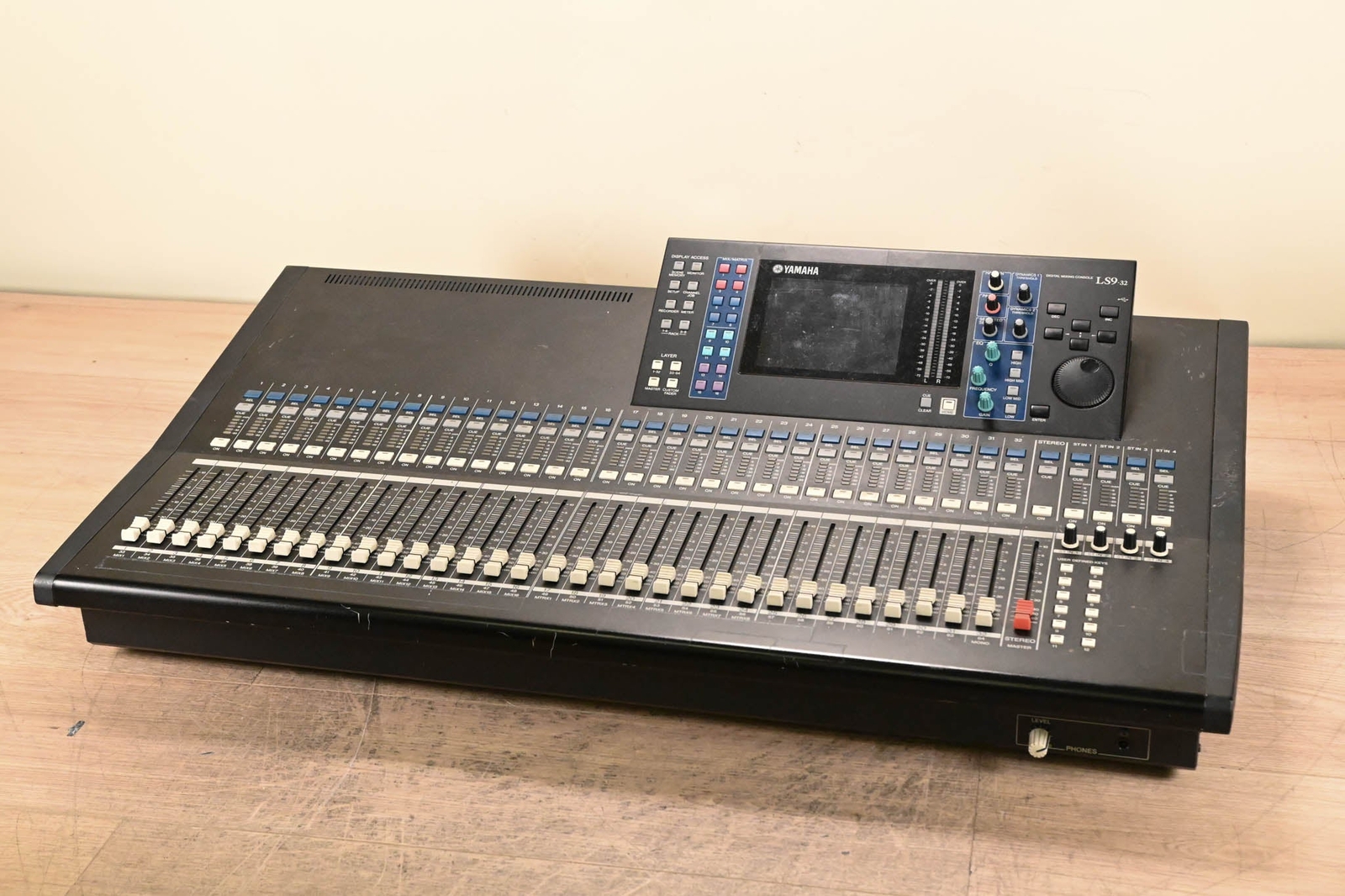 Yamaha LS9-32 32-Input Digital Mixing Console CG01L48 | eBay