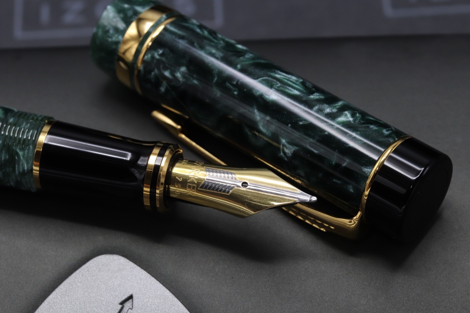 Parker Duofold Centennial Green Marble Fountain Pen - MK1 1990 4