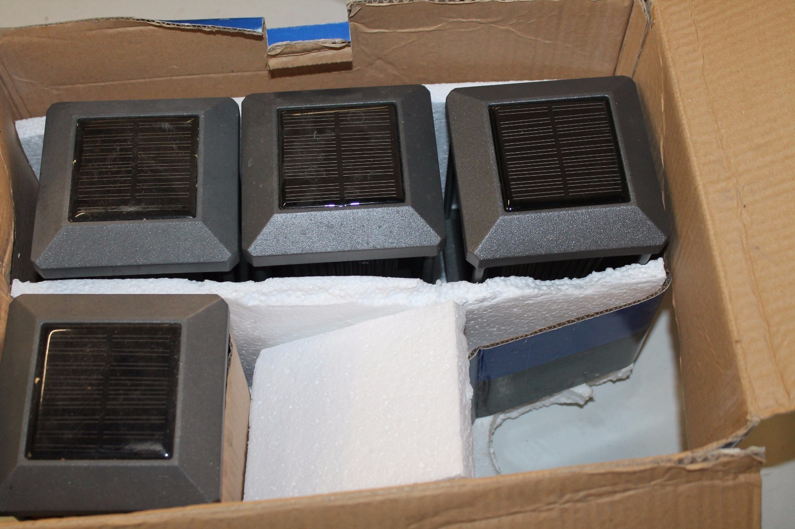 Malibu Prominence LED Solar Pathway & Accent Light Kit (missing spotlights)