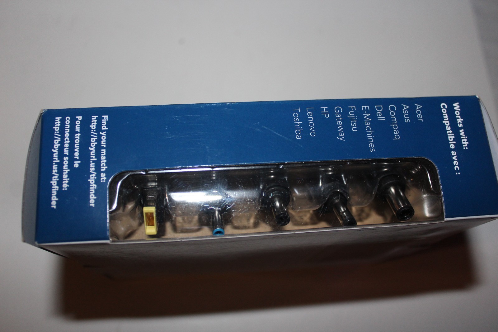 Insignia Universal 90W Laptop Notebook Power Adapter  Charger NS-PWLC591 -C