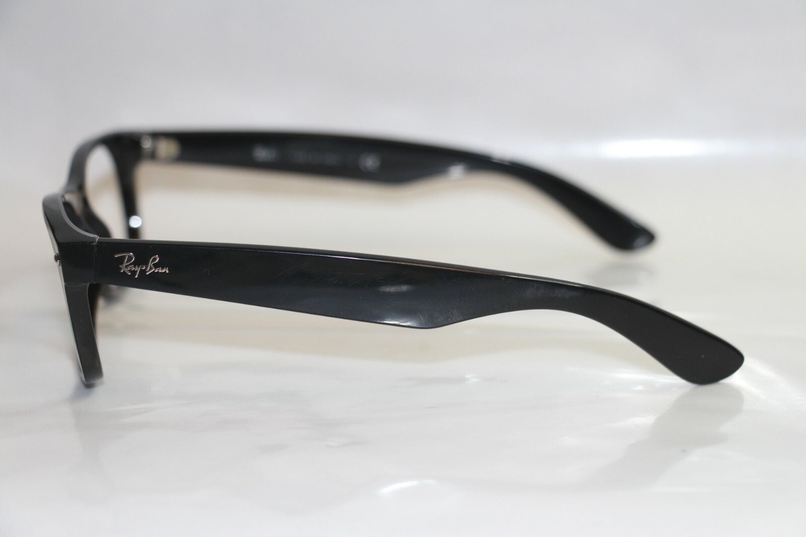 Ray-Ban New Wayfarer RB 2132 901 Shiny Black Sunglasses Frame 52-18 145 Italy