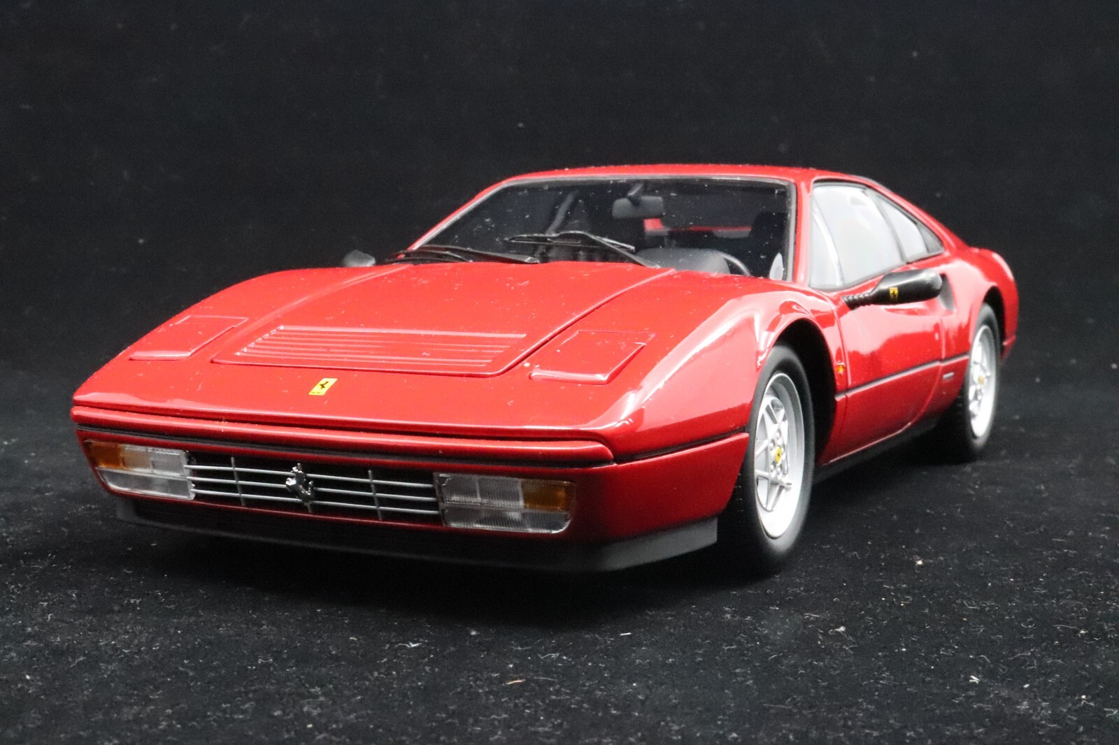 カスタム品 1/18 京商 フェラーリ 328 GTB ベルリネッタ 1985 カスタム品 1/18 京商 フェラーリ 328 GTB ベルリネッタ 1985