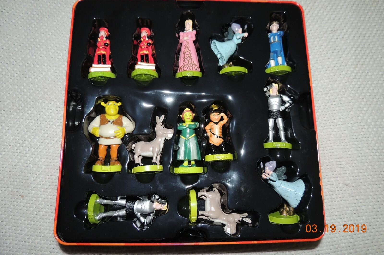 SHREK CHESS SET COLLECTOR’S EDITION 2004 TIN BOX NEVER PLAYED! MINT!