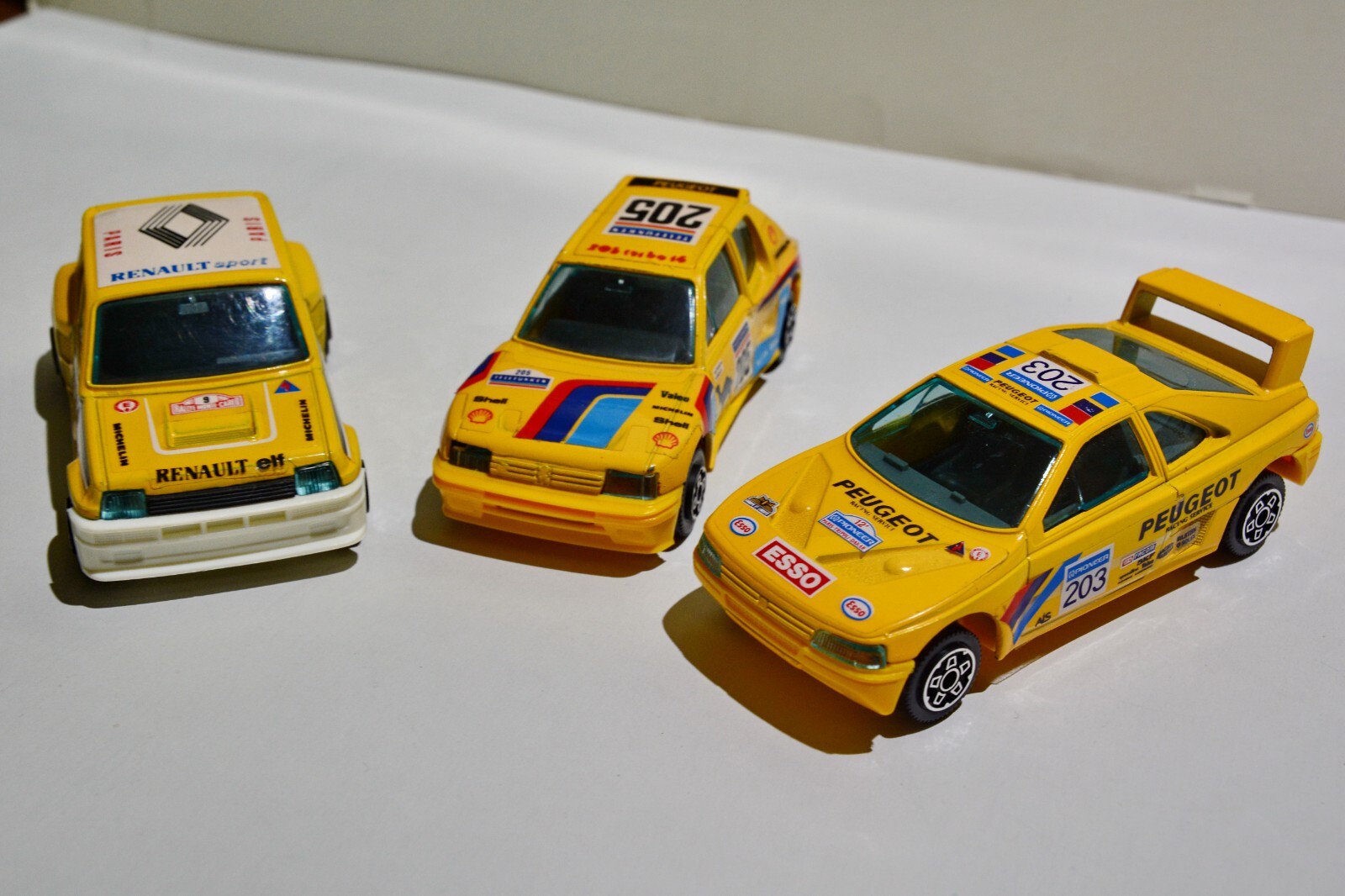 burago Peugeot 205・405 Safari ミニカーセット4台 burago Peugeot 205・405 Safari ミニカーセット4台