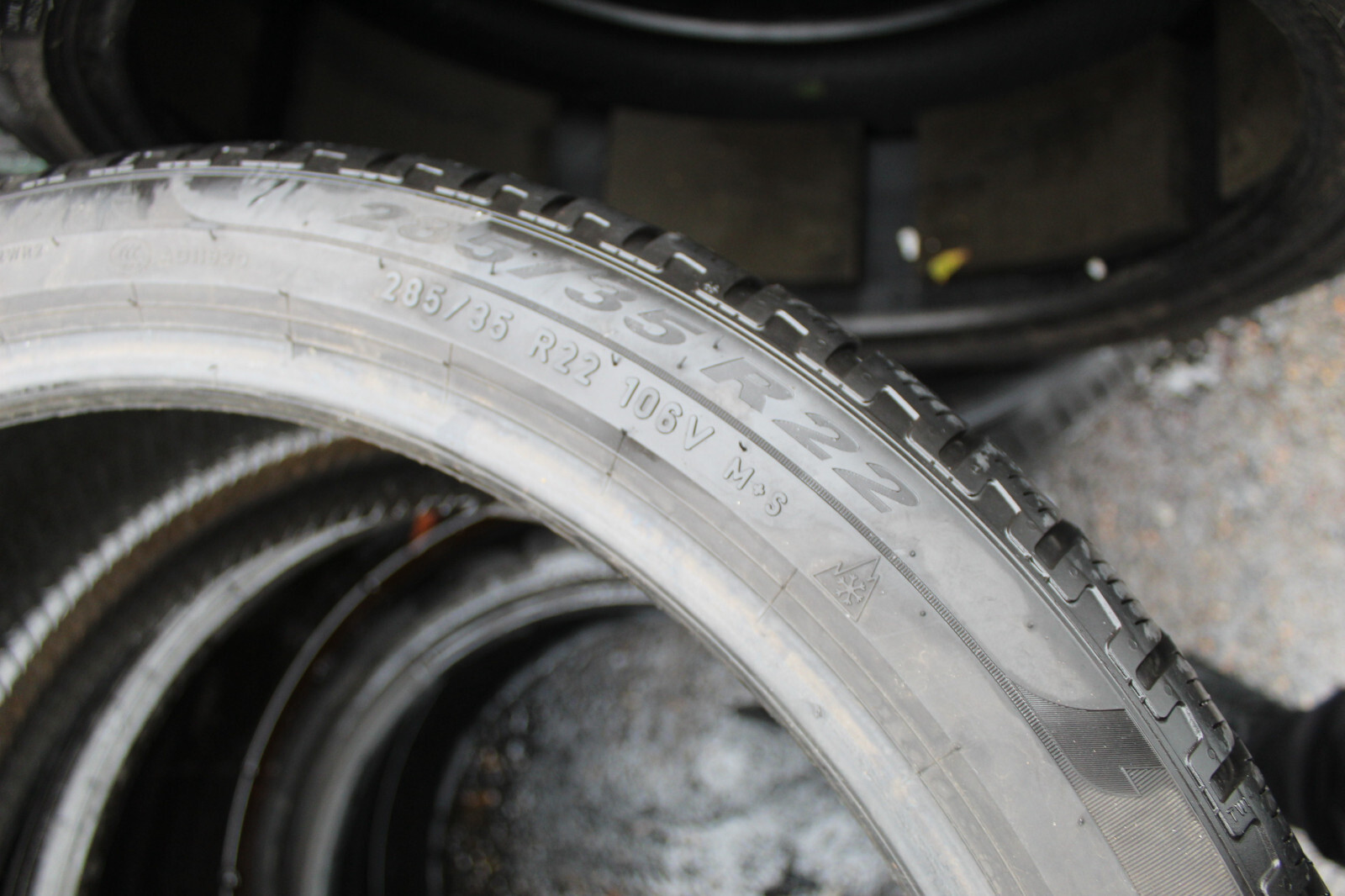 285 35 22 Pirelli, Winter, XL, M+S, 106V x2 A Pair 5.7mm (F1_tyres) L2976