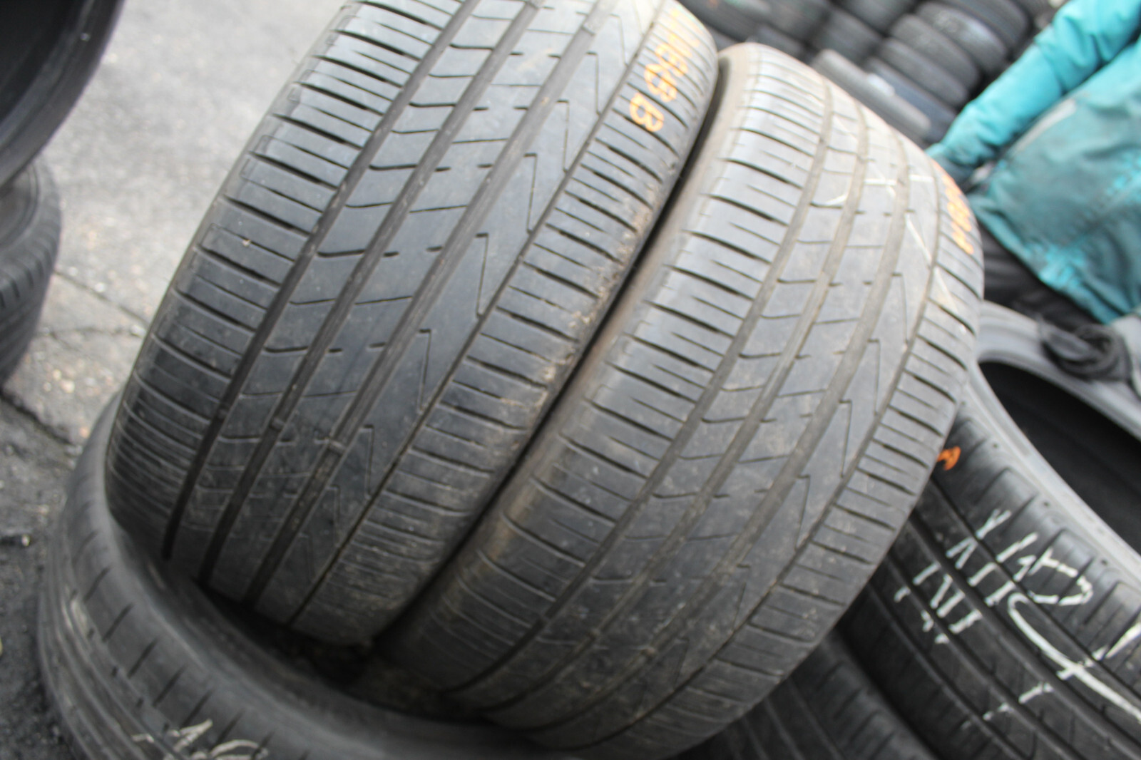 255 40 20 Hankook, Ventus S1 Evo 2, AO, 101Y, x2 A Pair 6.0mm (F1_tyres) L2088