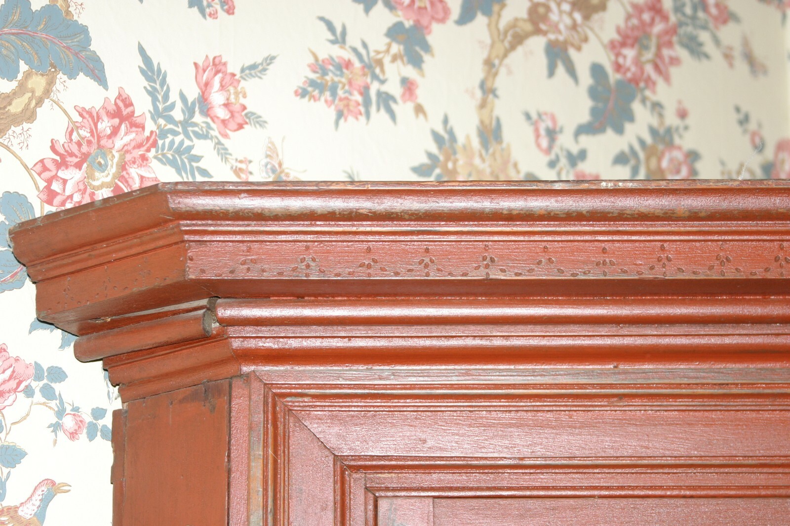 ANTIQUE CORNER CUPBOARD