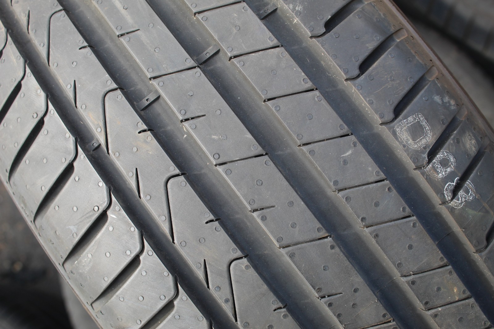 New 235 60 18 Pirelli, Scorpion TM, Elect, 103T, x1 Tyre (F1_tyres) L3825