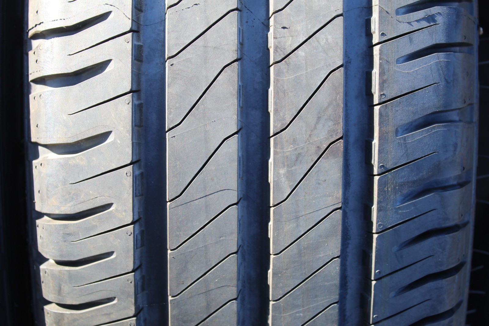 New 215 65 16C Michelin, Agilis 3, 106/104T, x1 Tyre (F1_tyres) L3835