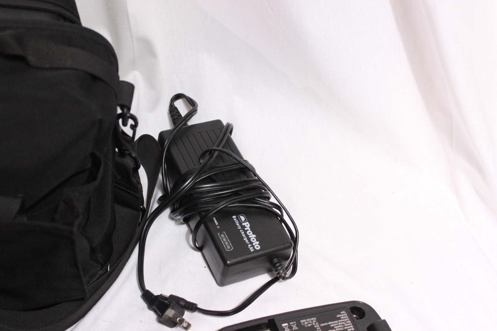 Profoto B2 250 AirTTL Location Kit With 2 Heads and 3 Batteries #2