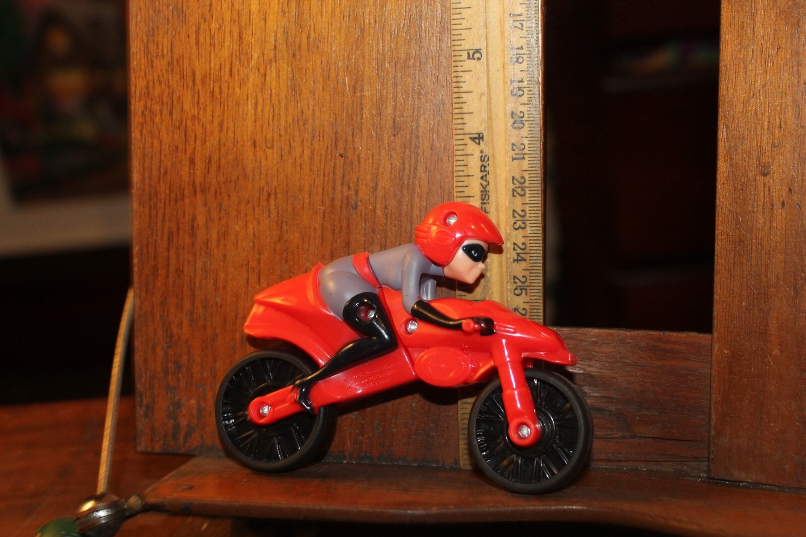 Disney Pixar エラスティガール エラスティサイクル Disney Pixar Incredibles 2 Stretching Speeding Elasticycle