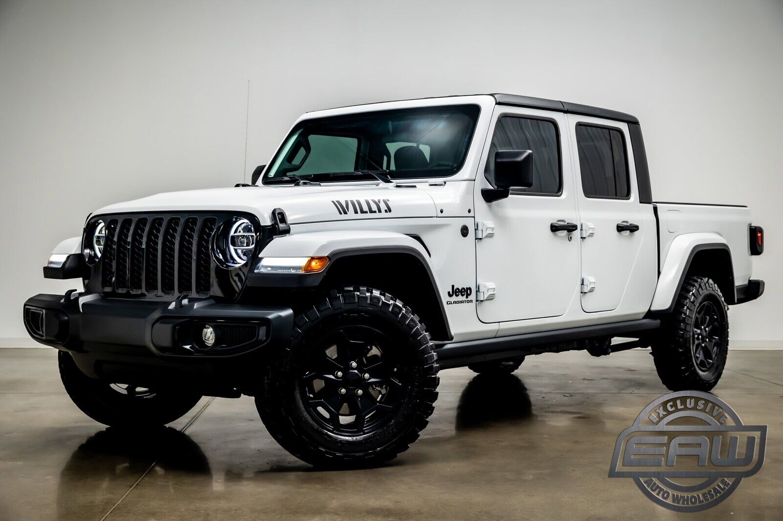 2022 Jeep Gladiator Willys 2361 Miles Bright White Clearcoat Crew Cab Pickup Reg