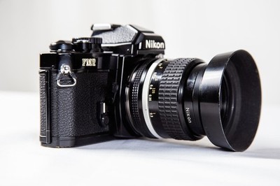 Nikkor 35mm f/2 Ai-S + HN3 lens hood EXCELLENT CONDITION