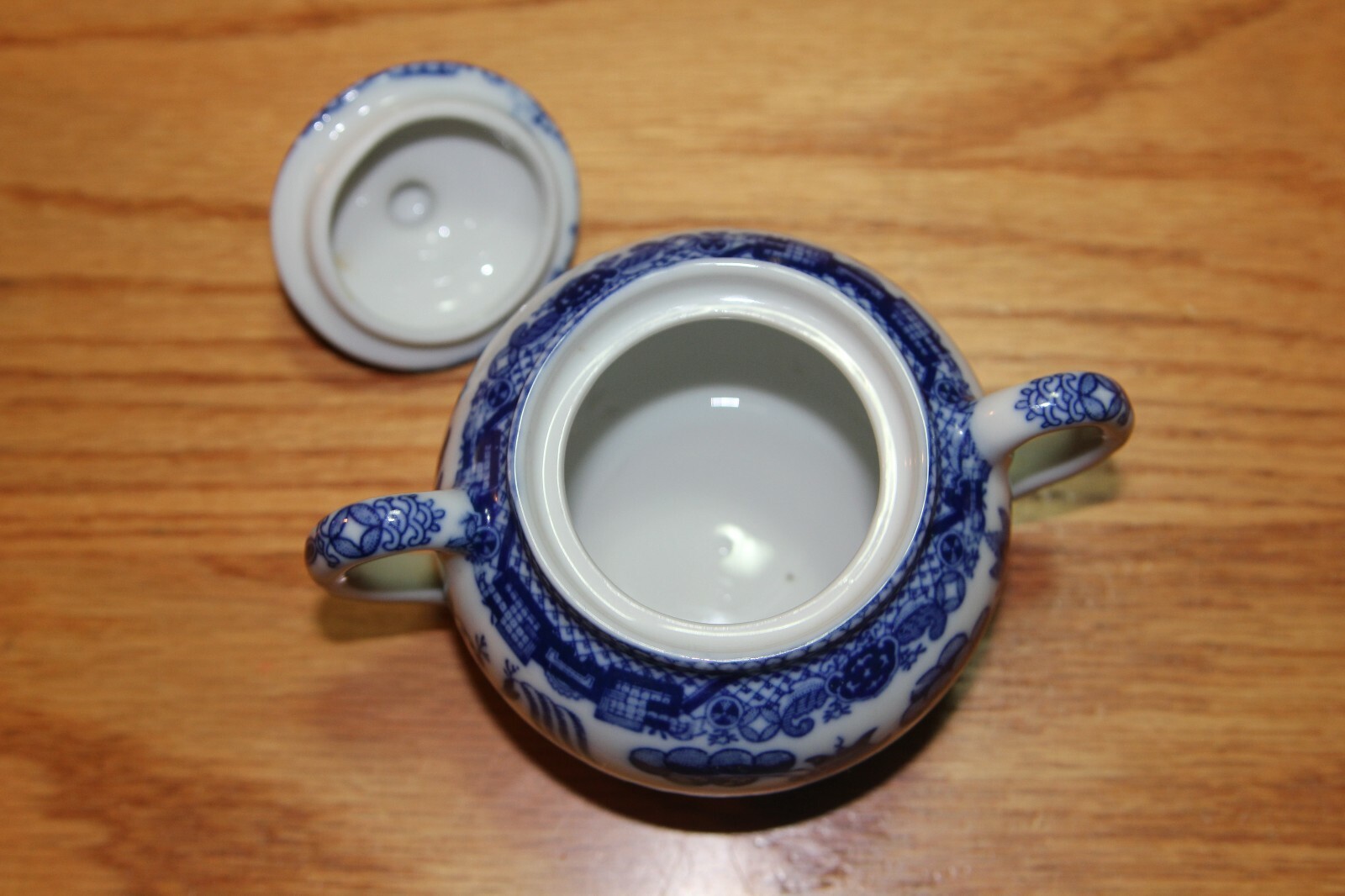 Blue Willow Pattern Creamer Dispenser and Sugar Bowl Set, HIC Harold Import Co