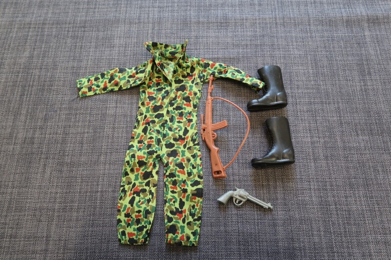 Les Uniformes De Bertrand - Lot Divers - Occ