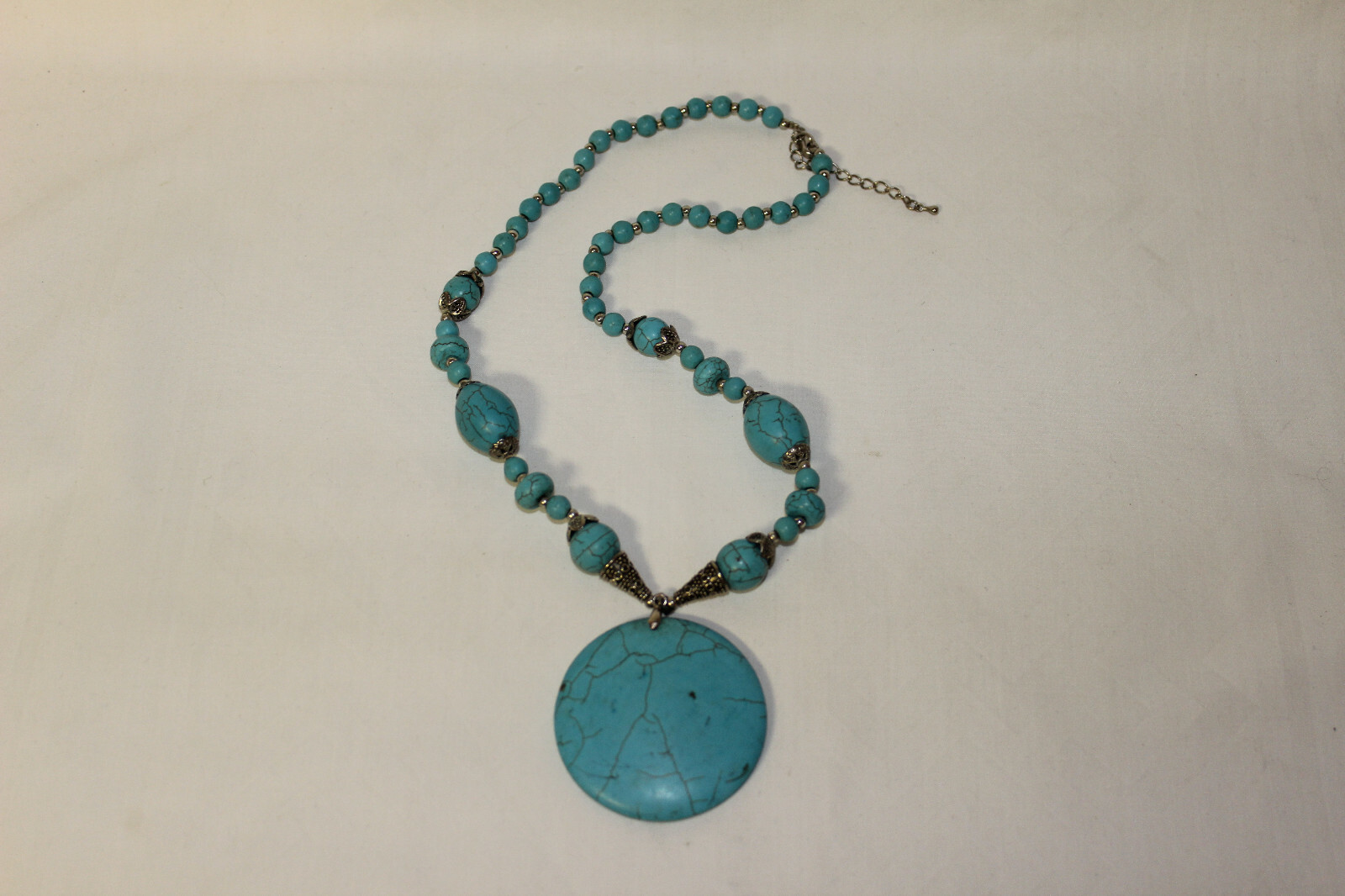 Vintage Turquoise Dyed Howlite Silver Toned Medallion Necklace Southwestern 19