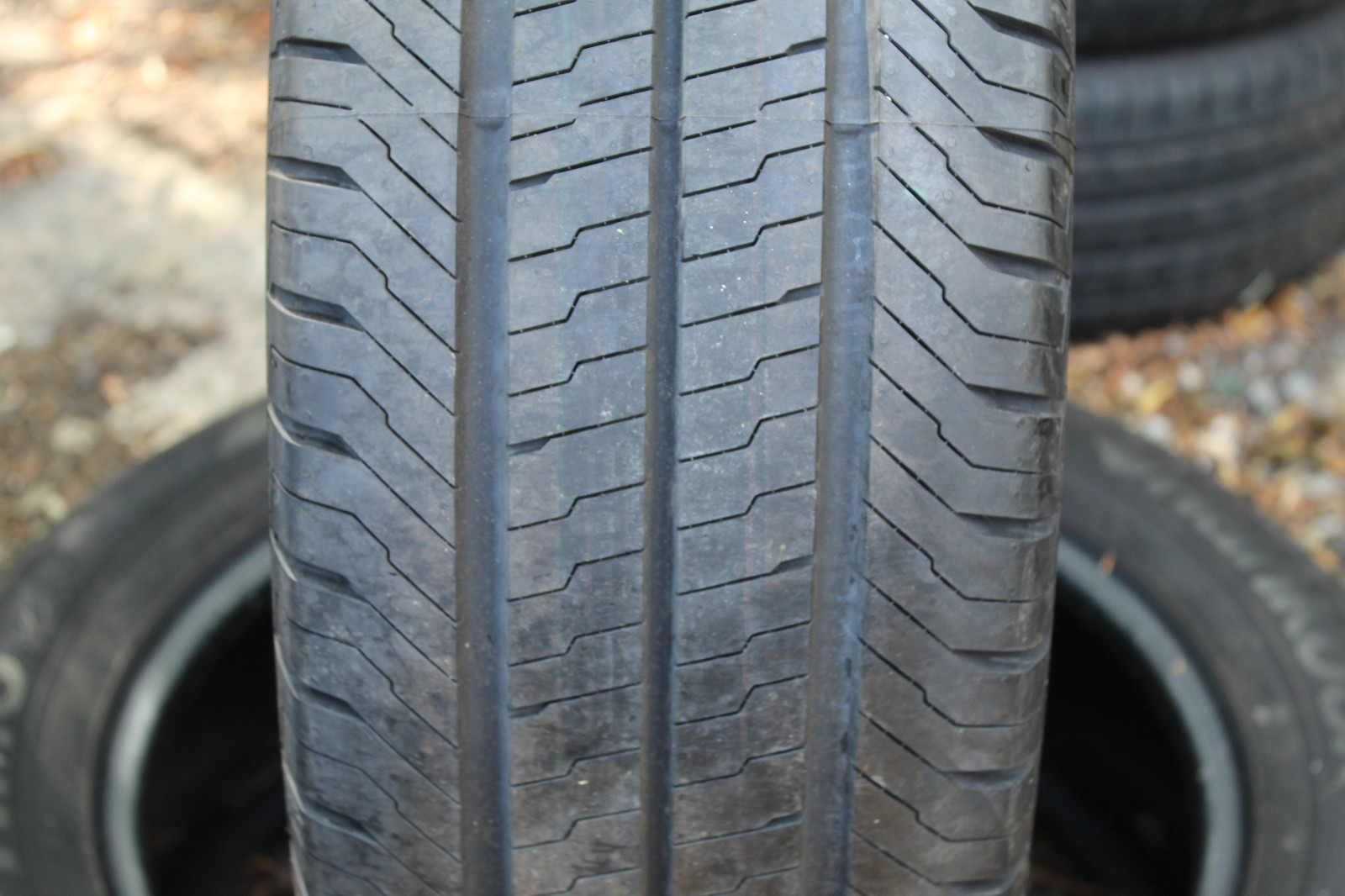 New 225 65 16C Continental, Van Contact Eco, 112/110T, x1 Tyre (F1_tyres) X08