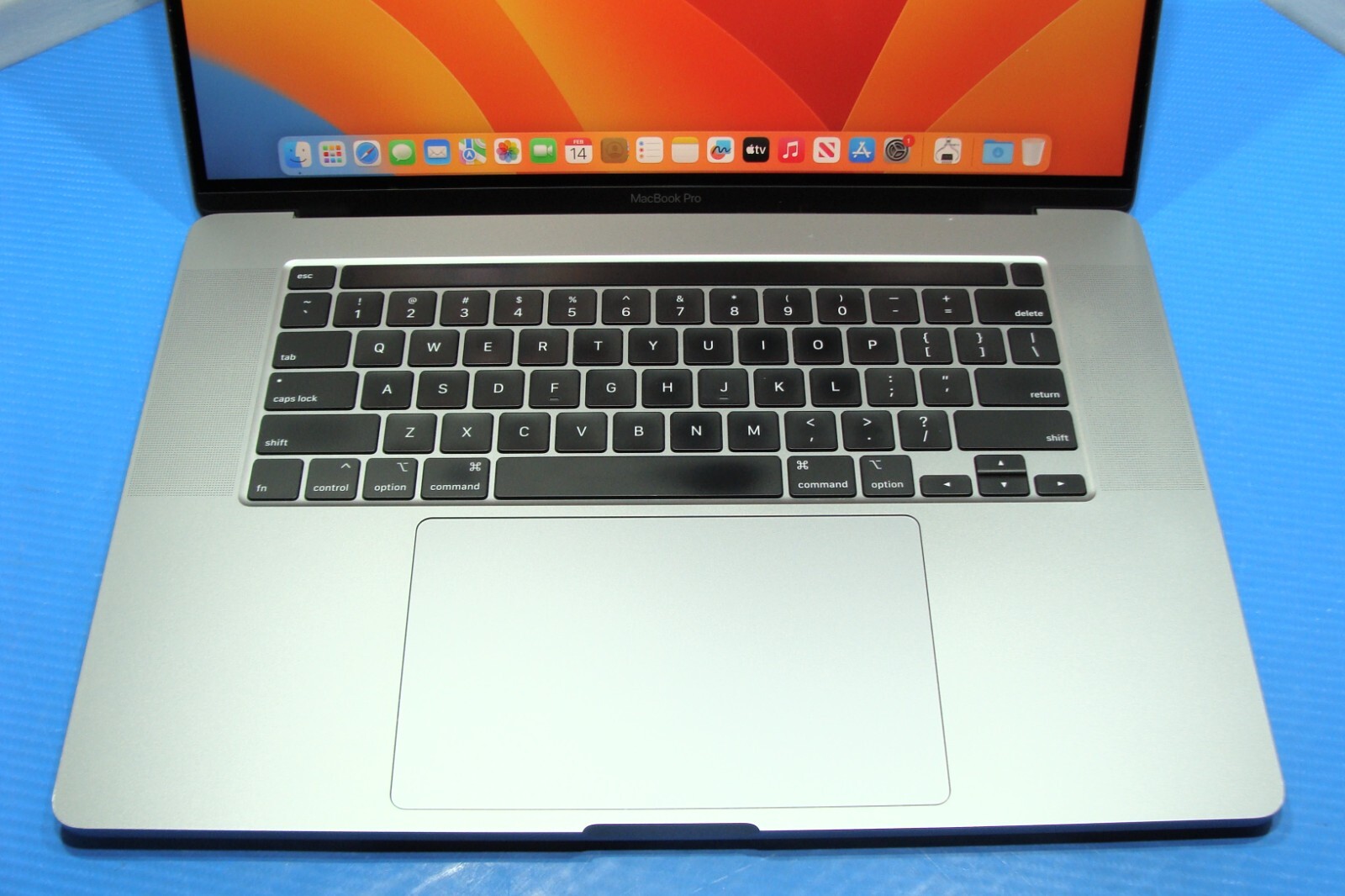 Apple MacBook Pro 16" (2019) i9 2.3GHz 16GB RAM 1TB SSD - Space Gray - Thumbnail 4