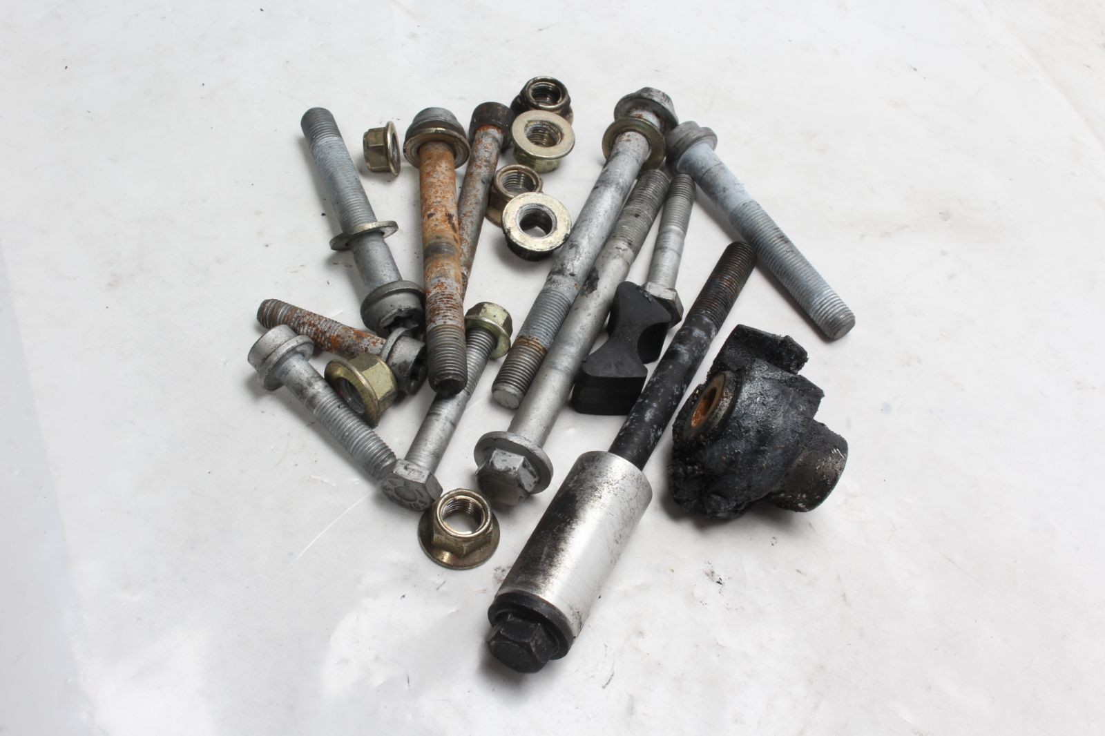 Jeu de vis de cadre fixation axe moteur Triumph Sprint ST 1050 215NA 05-10