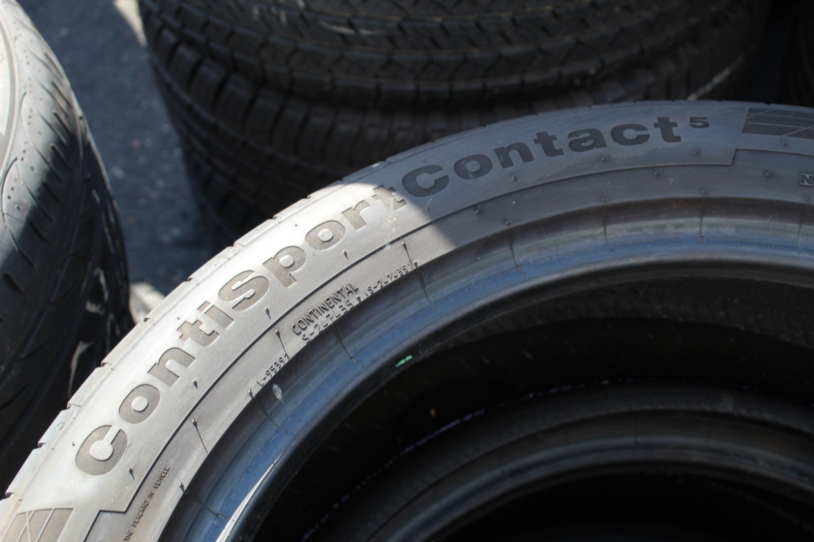 235 50 19 Continental, CSC 5, 99V, x2 A Pair 6.5mm (F1_tyres) L3798