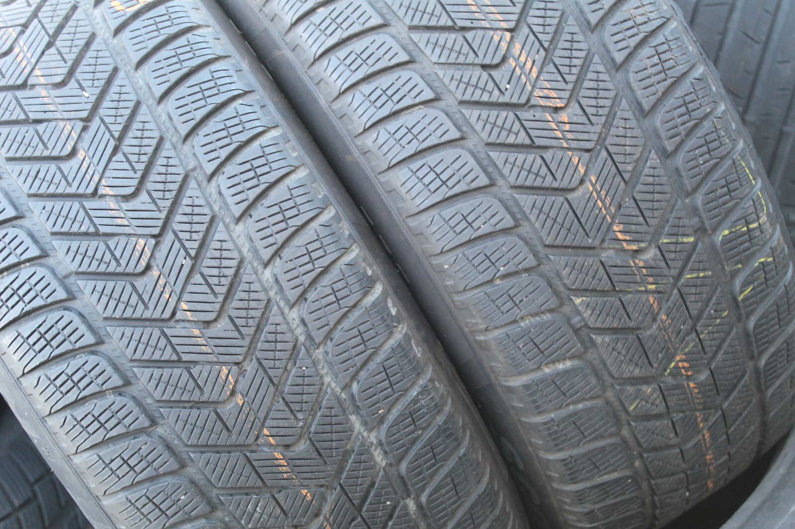 235 50 18 Pirelli, Winter, XL, MO, M+S, 101V, x2 A Pair 6.0mm (F1_tyres) L3087