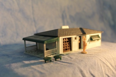 Vintage HO Scale Plasticville USA model kit Ranch House #2618 unassembled