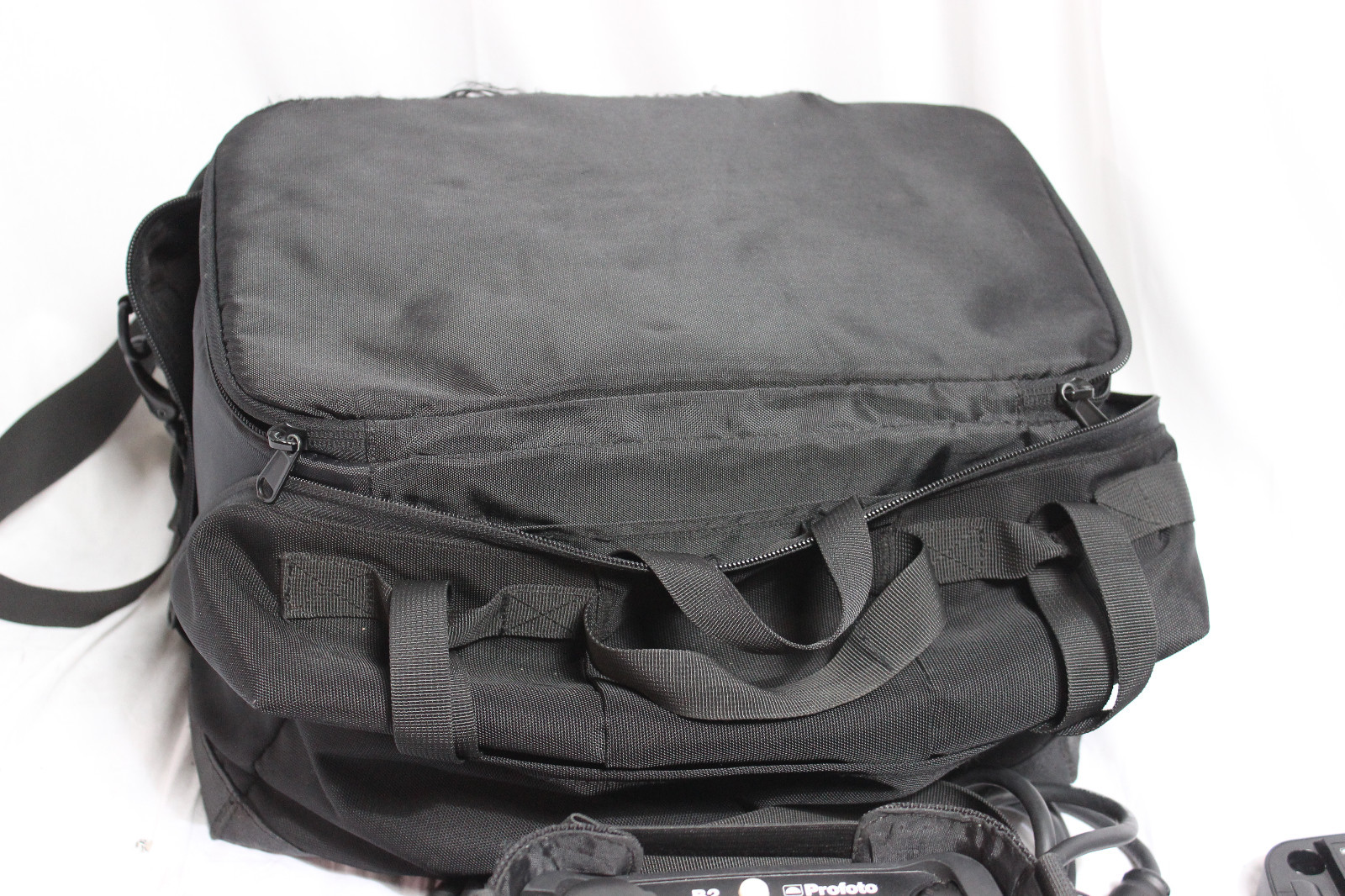 Profoto B2 250 AirTTL Location Kit With 2 Heads and 3 Batteries #1