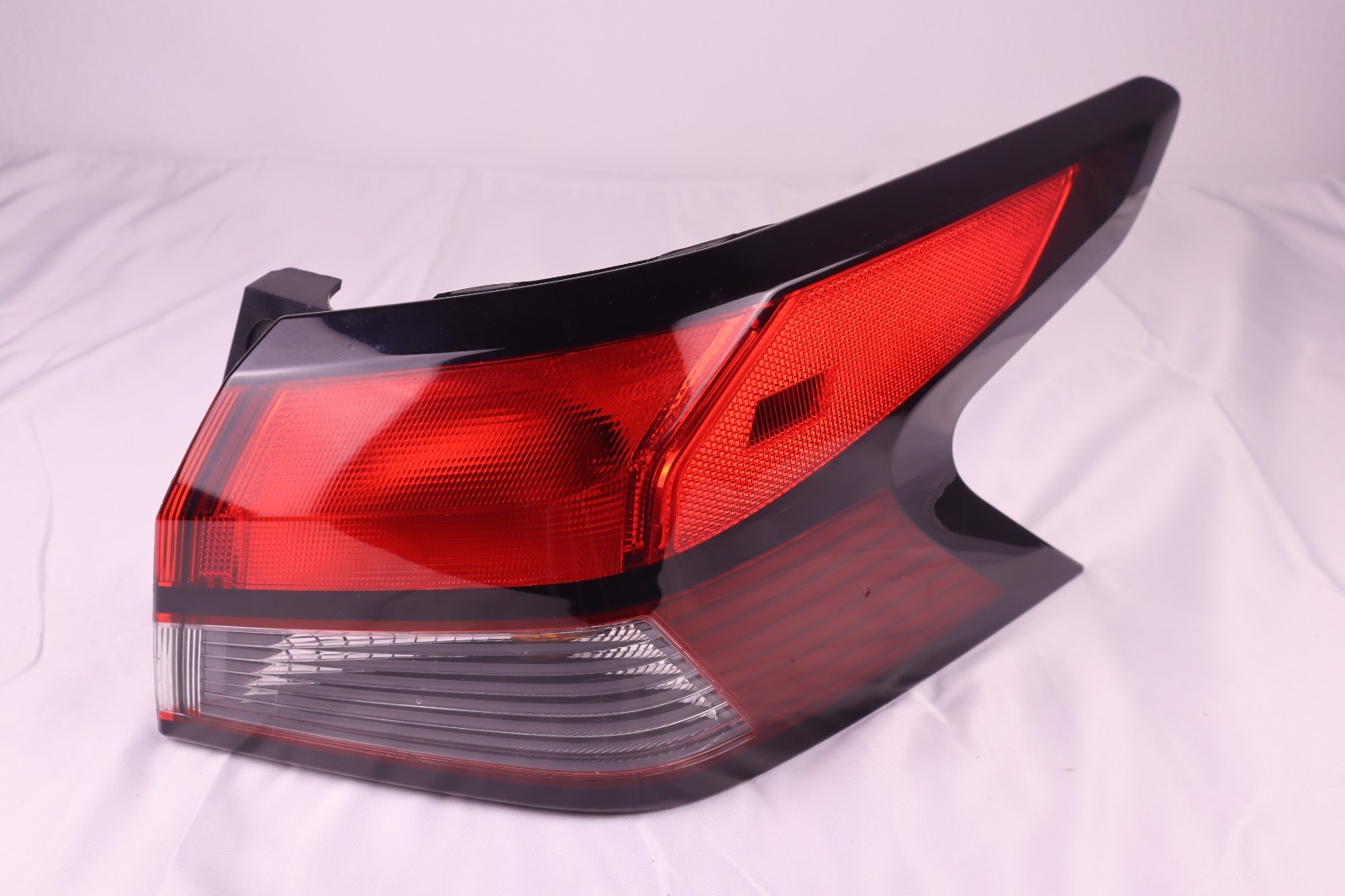 2020 2021 2022 NISSAN VERSA DRIVER/LEFT SIDE REAR BRAKE QUARTER TAIL LIGHT OEM