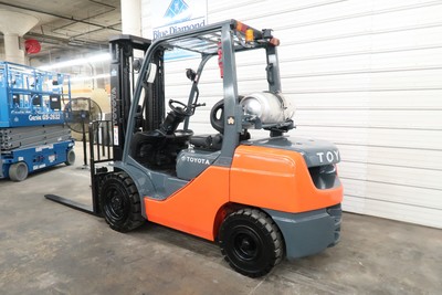 2012' Toyota 8FGU32, 6,500# Pneumatic Tire Forklift, LP Gas, 3 Stage, S/S, Nice