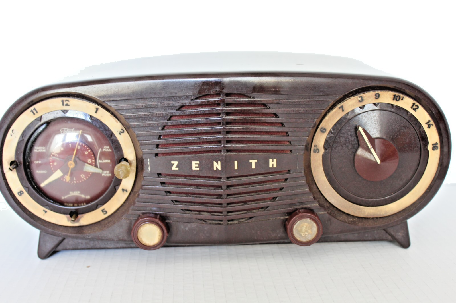1950s Zenith Radio S-18535 Walnut Owl Eyes Parts or Repair