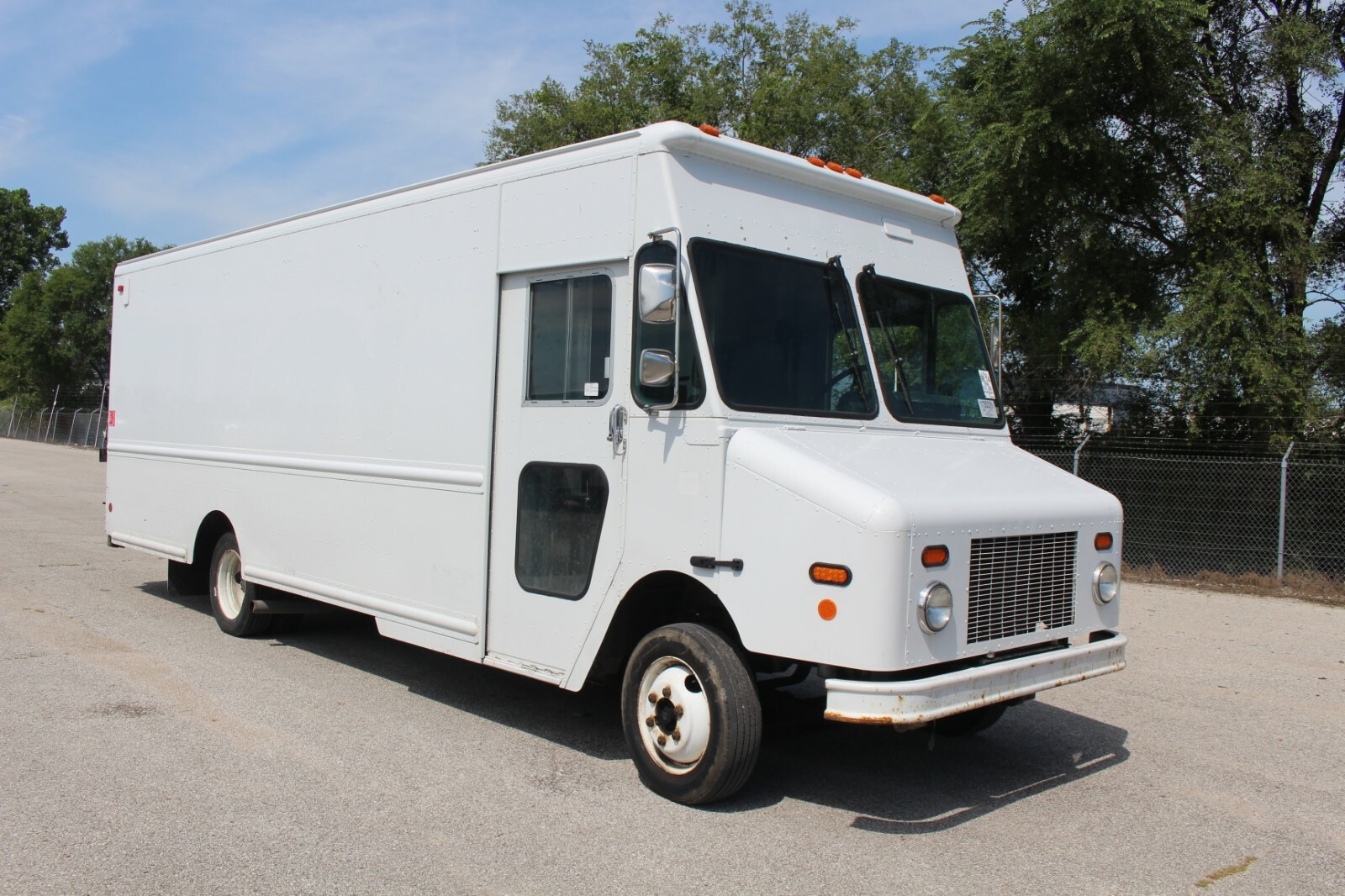 Freightliner Mt45 Step Van Cargo Delivery Food Truck 5 9l Freightliner Mt45 Step Van Cargo Delivery Food Truck 5 9l