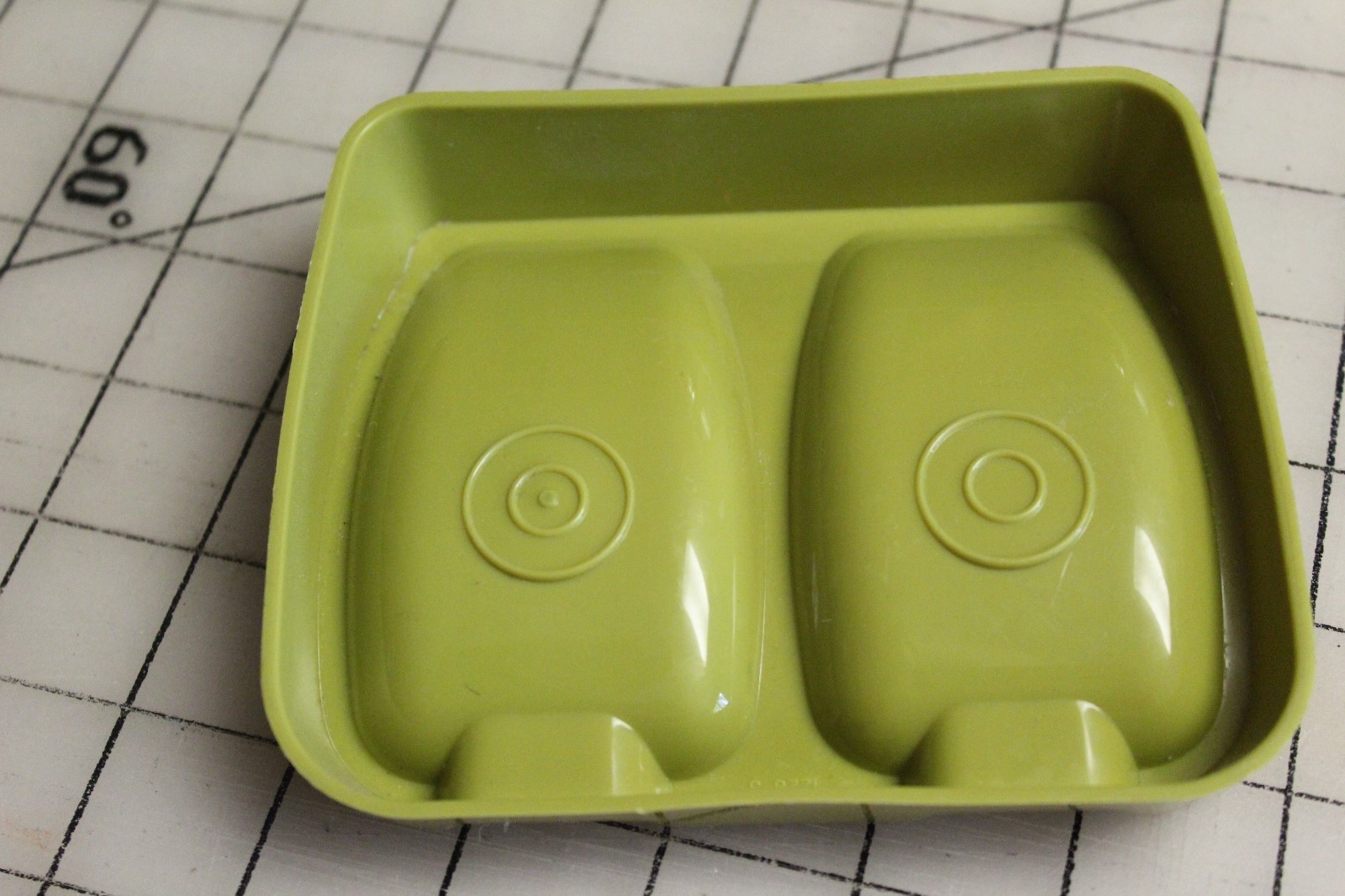 Vintage Tupperware Avocado Green Double Spoon Rest #1226-2