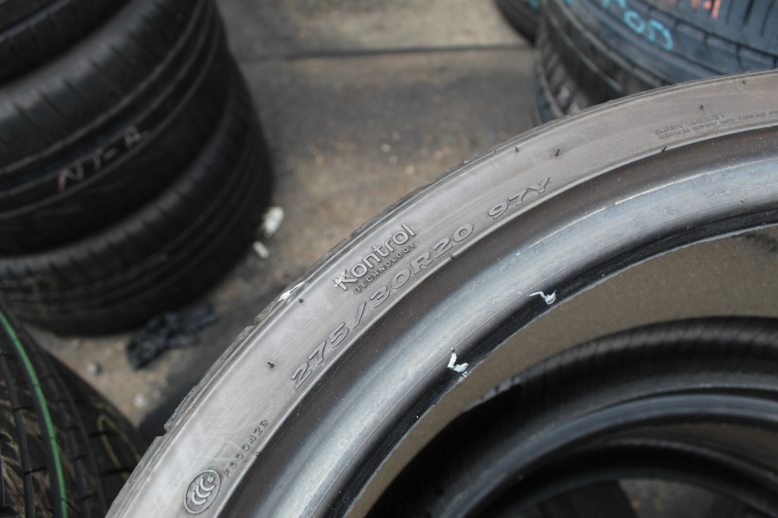 275 30 20 Hankook, XL, AO, 97Y, x2 A Pair 4.5mm (F1_tyres) FO L2520