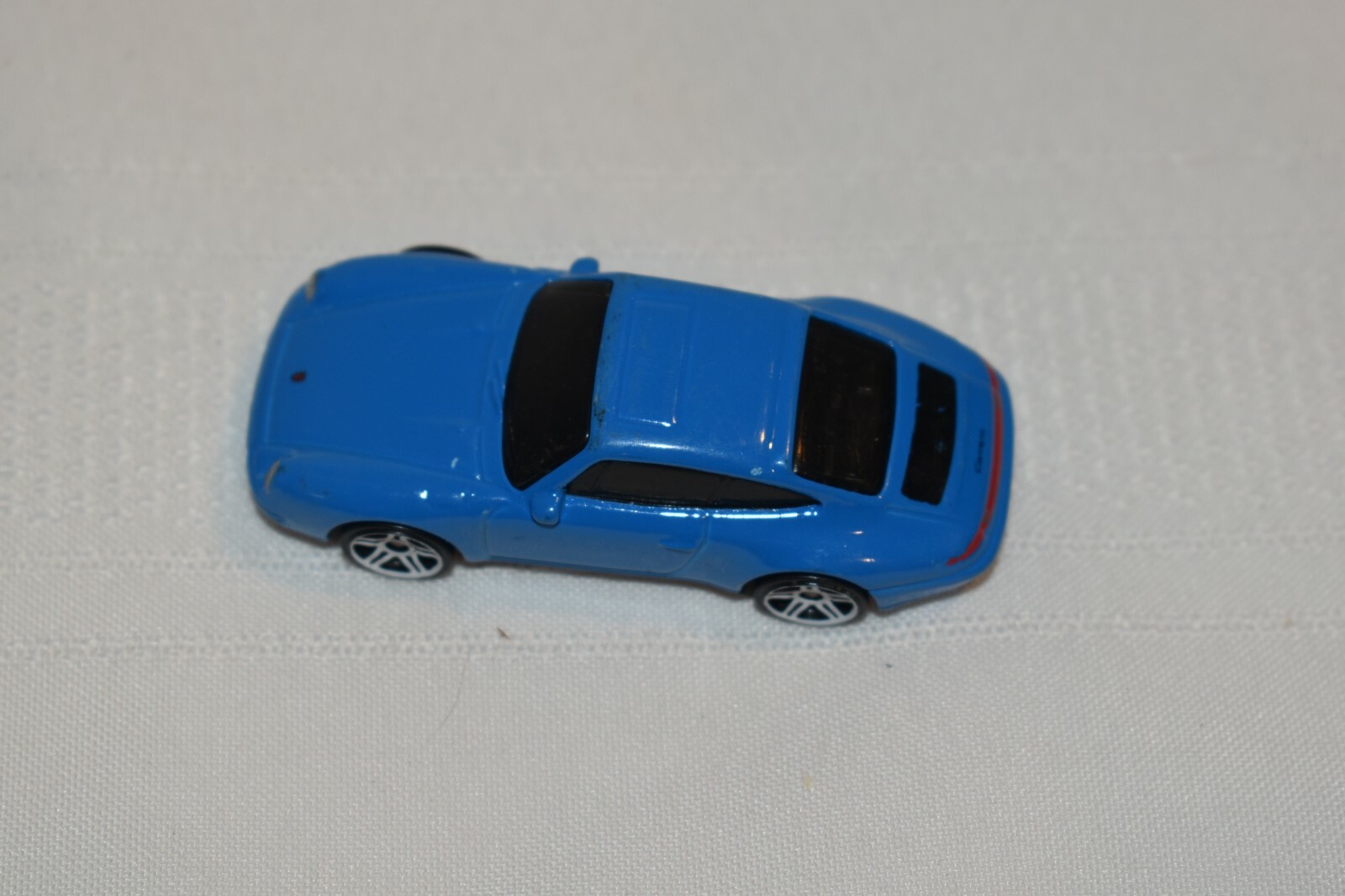 Hot Wheels 2018 Blue 1996 Porsche Carrera Made in Malaysia FYB71 M12 Hot Wheels 2018 Blue 1996 Porsche Carrera Made in Malaysia FYB71 M12