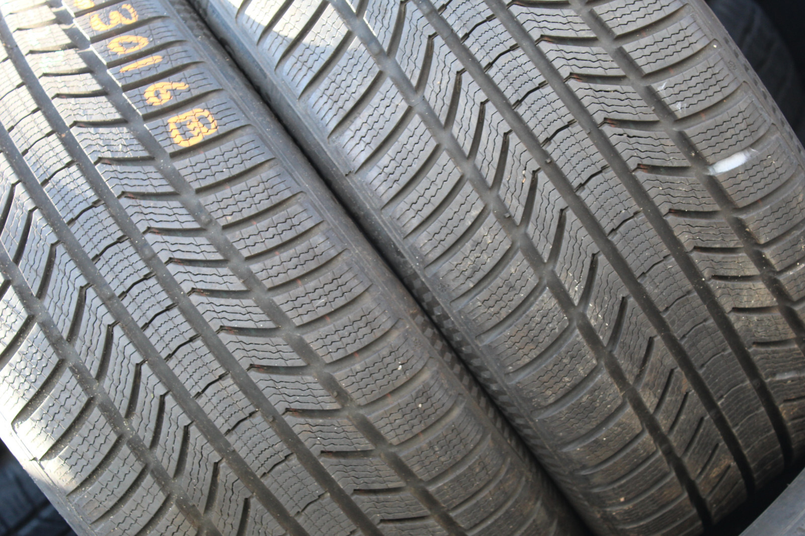 255 40 19 Continental, Winter, M+S, XL 100V, x2 A Pair 8.0mm (F1_tyres) FO L3016