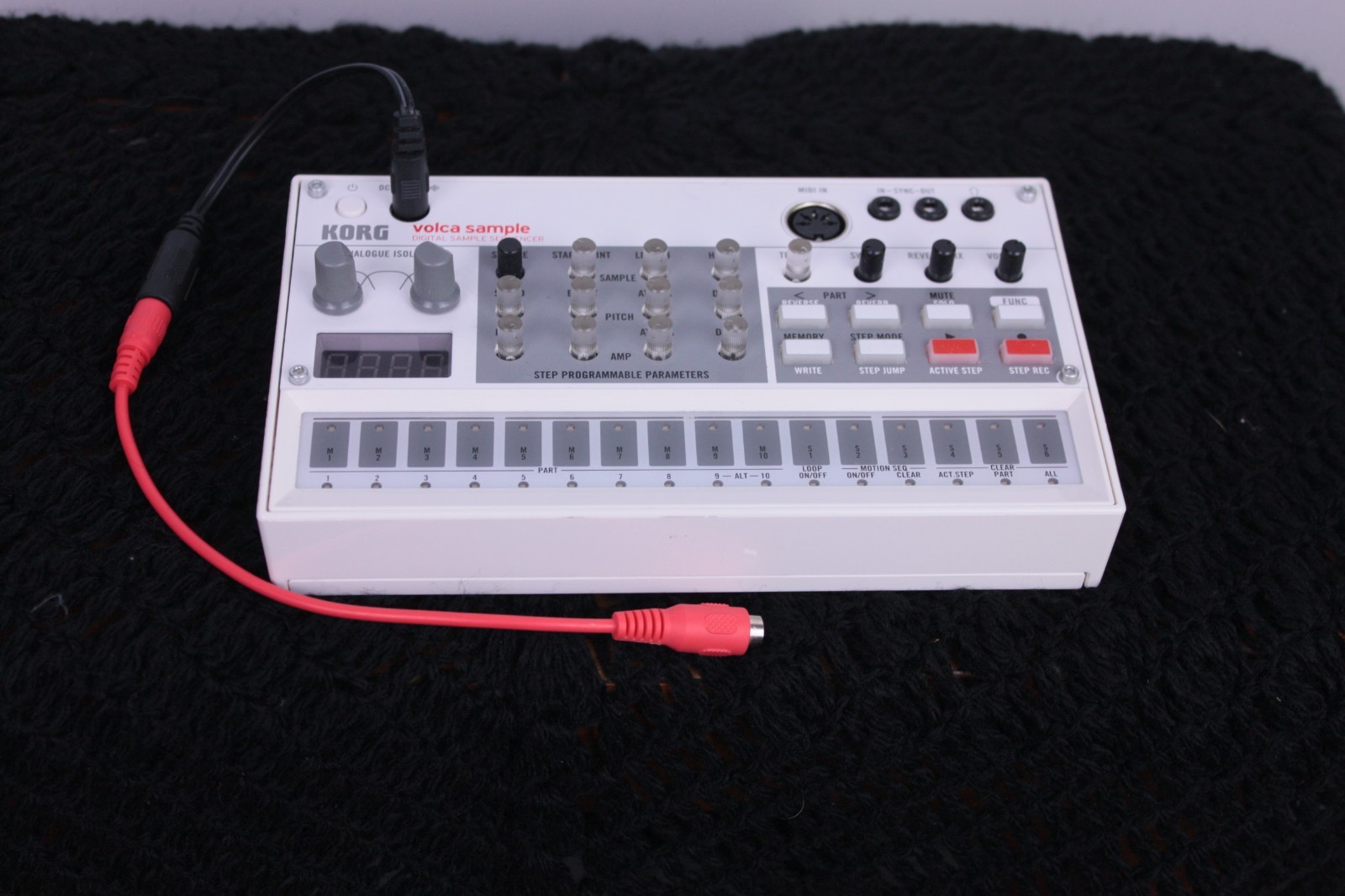 Minty Korg Volca Sample w/ adapter cables!