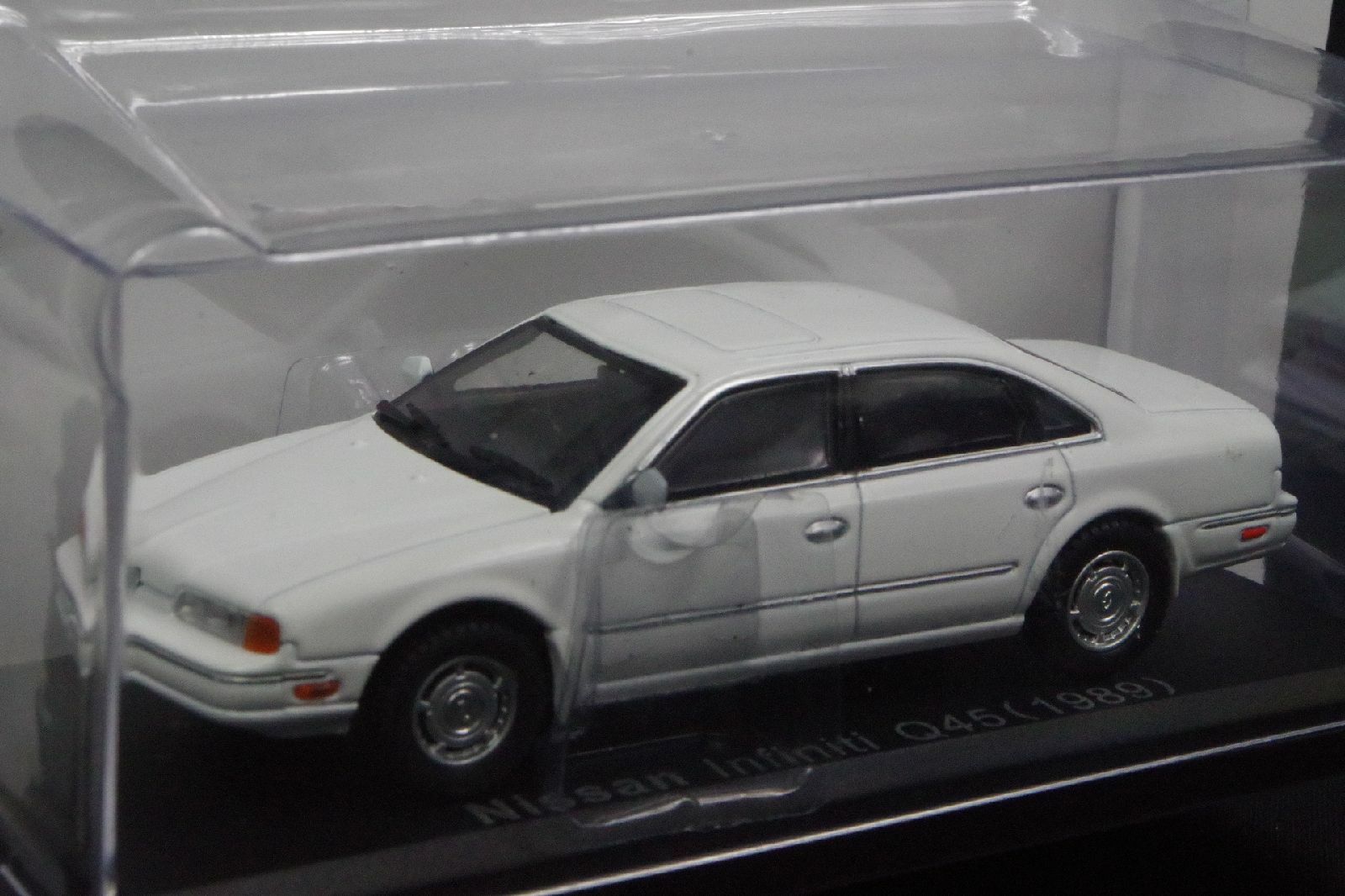 1/43 ハイストーリー　日産　インフィニティ　Q45 ミニカー　ホワイト 1/43 ハイストーリー 日産 インフィニティ Q45 ミニカー