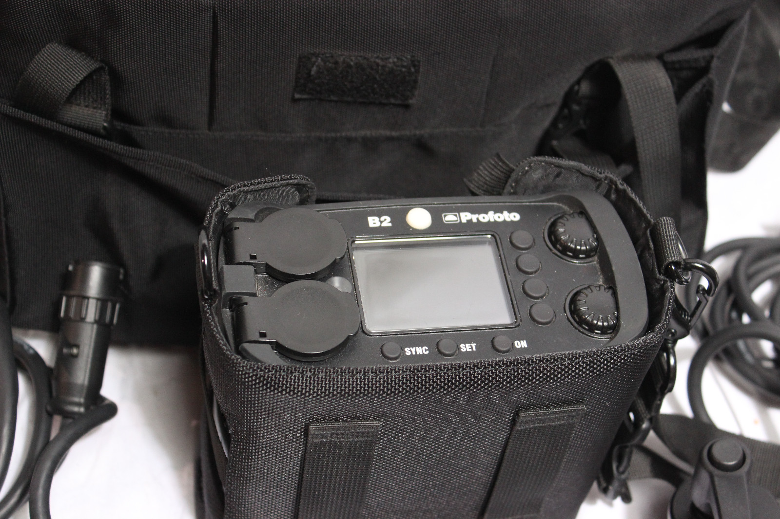 Profoto B2 250 AirTTL Location Kit With 2 Heads and 3 Batteries #4