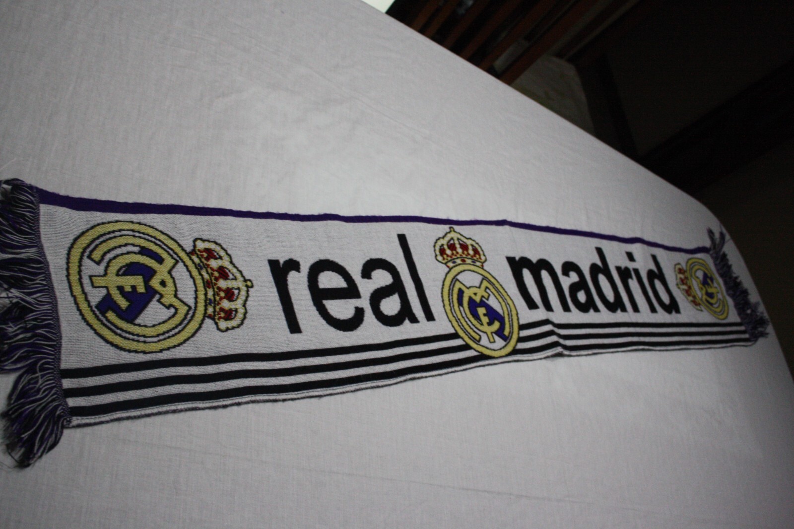 【vintage Real Madrid football scarf】 Real Madrid Vintage Football Scarf With The Shield Bar In